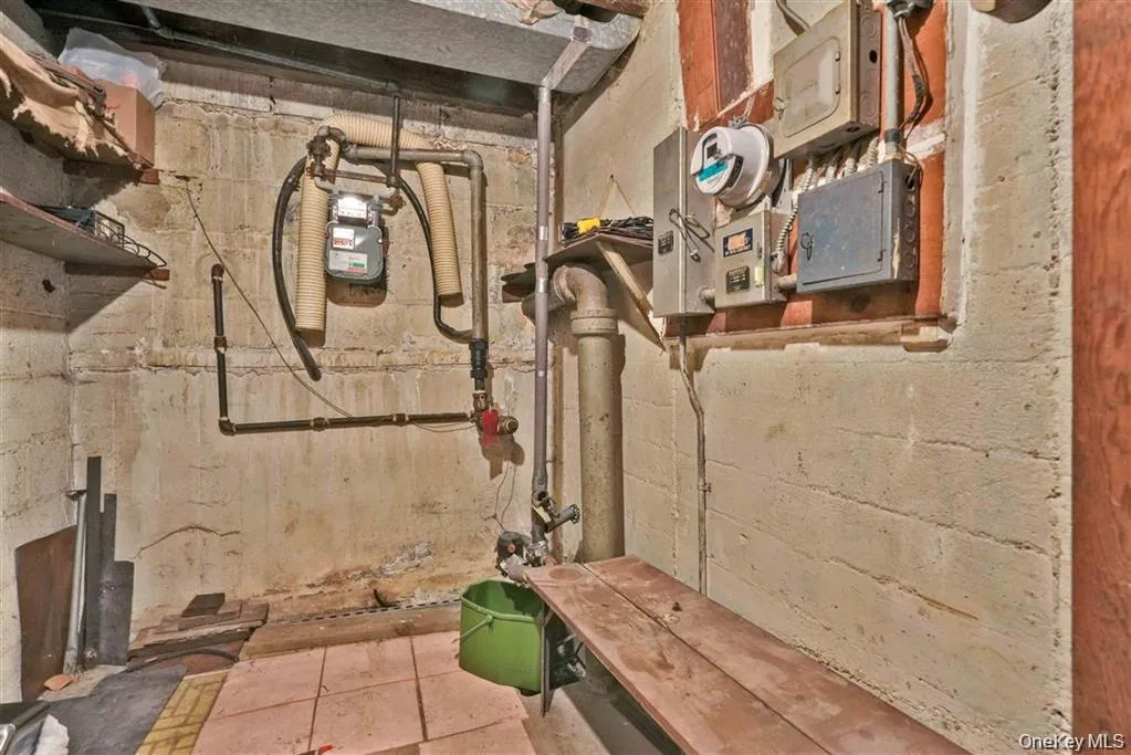 84-92A Austin Street, New York, NY, 2 Bedrooms Bedrooms, 6 Rooms Rooms,1 BathroomBathrooms,Residential,For Rent,Austin,0,1041051 84-92A Austin Street, New York, NY, 2 Bedrooms Bedrooms, 6 Rooms Rooms,1 BathroomBathrooms,Residential,For Rent,Austin,0,1041051