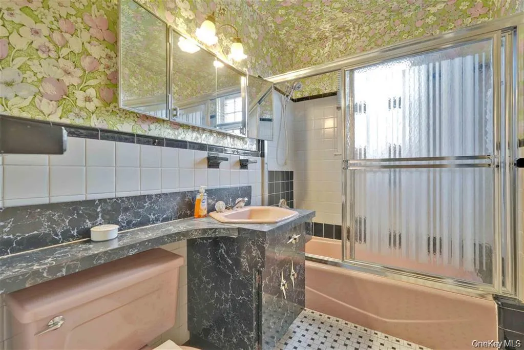 84-92A Austin Street, New York, NY, 2 Bedrooms Bedrooms, 6 Rooms Rooms,1 BathroomBathrooms,Residential,For Rent,Austin,0,1041051 84-92A Austin Street, New York, NY, 2 Bedrooms Bedrooms, 6 Rooms Rooms,1 BathroomBathrooms,Residential,For Rent,Austin,0,1041051