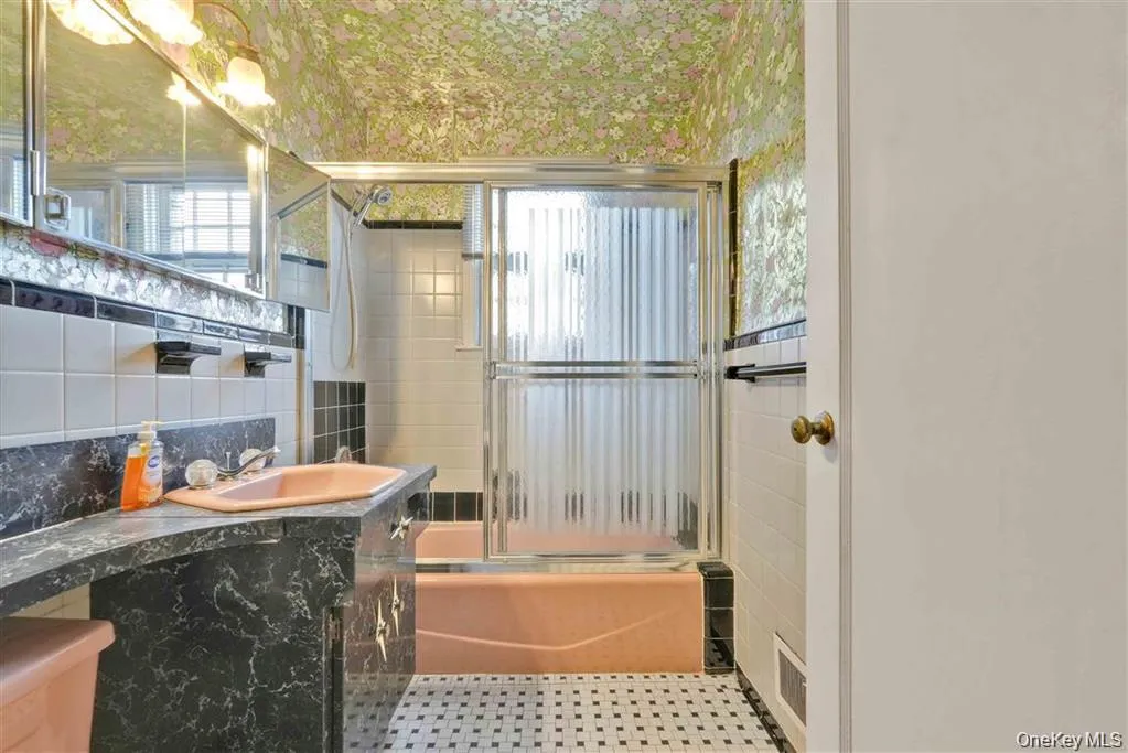 84-92A Austin Street, New York, NY, 2 Bedrooms Bedrooms, 6 Rooms Rooms,1 BathroomBathrooms,Residential,For Rent,Austin,0,1041051 84-92A Austin Street, New York, NY, 2 Bedrooms Bedrooms, 6 Rooms Rooms,1 BathroomBathrooms,Residential,For Rent,Austin,0,1041051