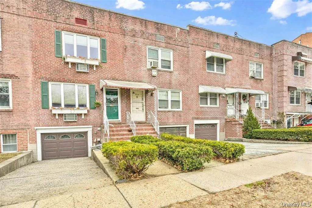 84-92A Austin Street, New York, NY, 2 Bedrooms Bedrooms, 6 Rooms Rooms,1 BathroomBathrooms,Residential,For Rent,Austin,0,1041051 84-92A Austin Street, New York, NY, 2 Bedrooms Bedrooms, 6 Rooms Rooms,1 BathroomBathrooms,Residential,For Rent,Austin,0,1041051