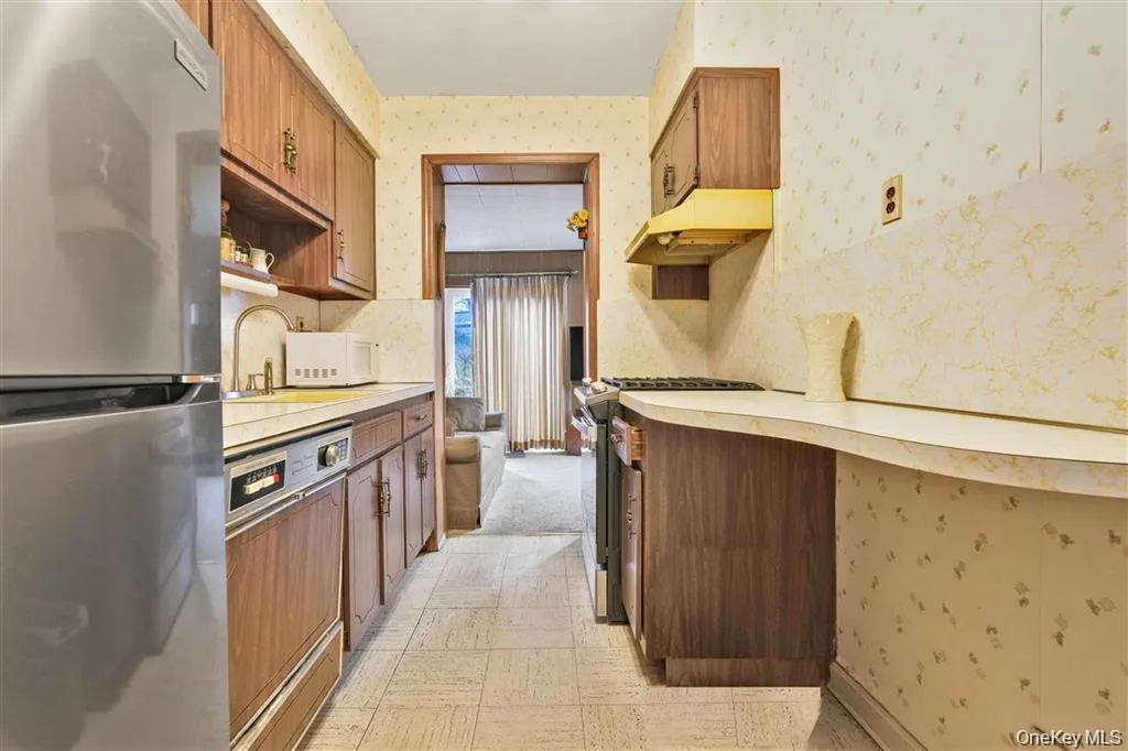 84-92A Austin Street, New York, NY, 2 Bedrooms Bedrooms, 6 Rooms Rooms,1 BathroomBathrooms,Residential,For Rent,Austin,0,1041051 84-92A Austin Street, New York, NY, 2 Bedrooms Bedrooms, 6 Rooms Rooms,1 BathroomBathrooms,Residential,For Rent,Austin,0,1041051