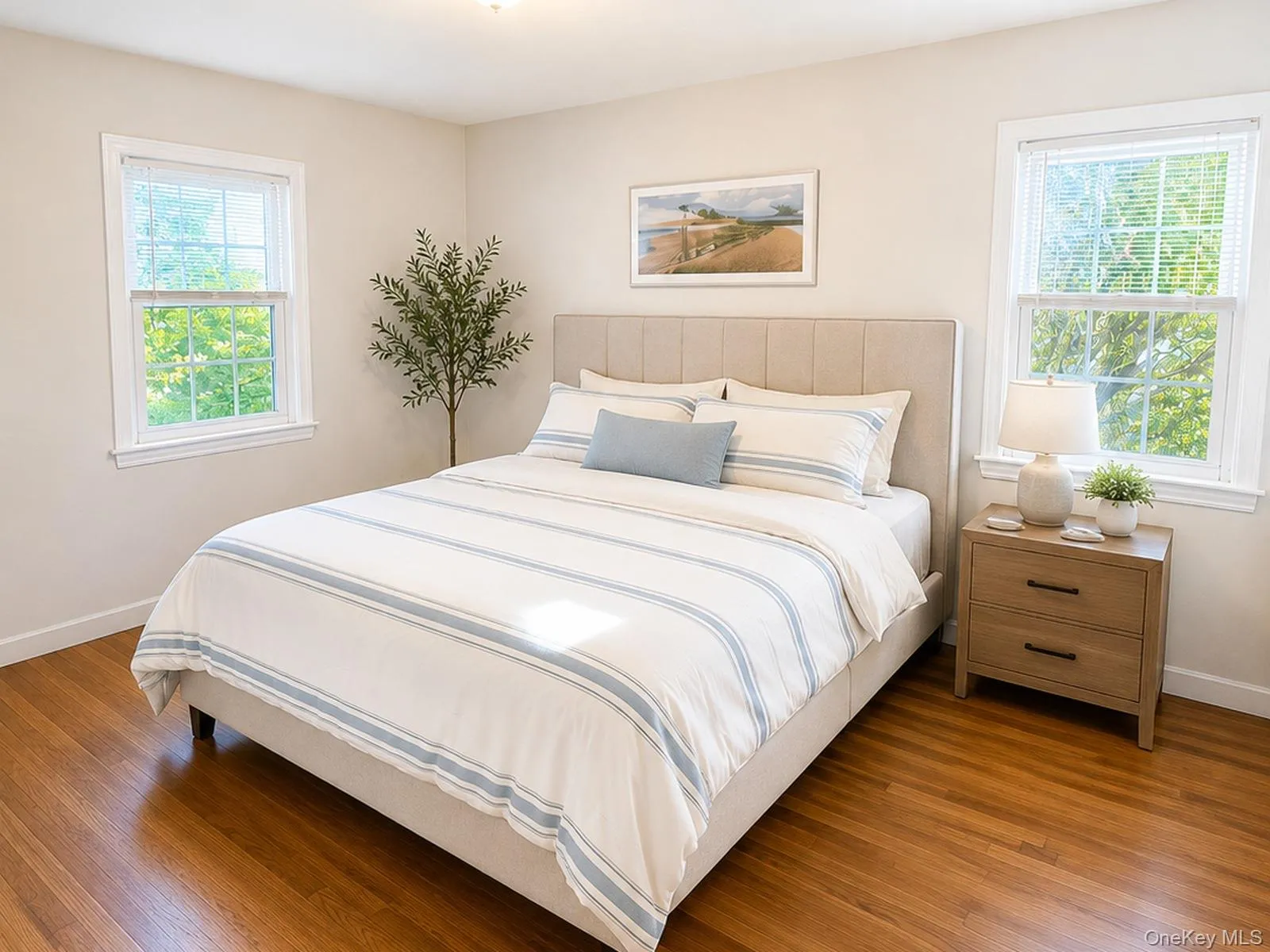 Staged Photo Bedroom Staged Photo Bedroom