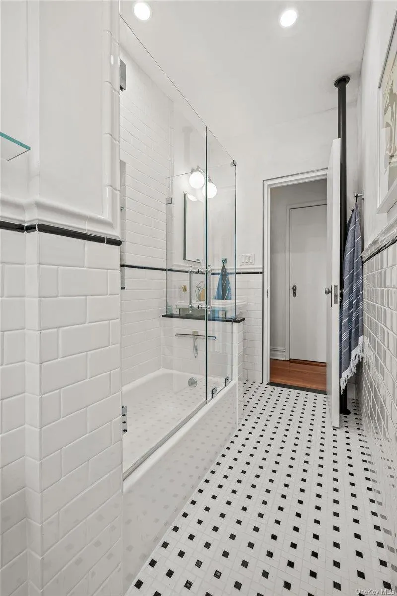 3810 Greystone Avenue, New York, NY, 1 Bedroom Bedrooms, 4 Rooms Rooms,1 BathroomBathrooms,Residential,For Rent,Greystone,0,1041060 3810 Greystone Avenue, New York, NY, 1 Bedroom Bedrooms, 4 Rooms Rooms,1 BathroomBathrooms,Residential,For Rent,Greystone,0,1041060