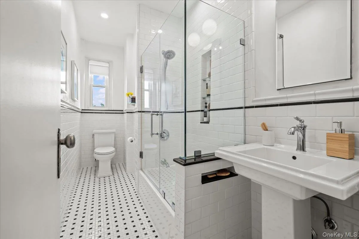 3810 Greystone Avenue, New York, NY, 1 Bedroom Bedrooms, 4 Rooms Rooms,1 BathroomBathrooms,Residential,For Rent,Greystone,0,1041060 3810 Greystone Avenue, New York, NY, 1 Bedroom Bedrooms, 4 Rooms Rooms,1 BathroomBathrooms,Residential,For Rent,Greystone,0,1041060
