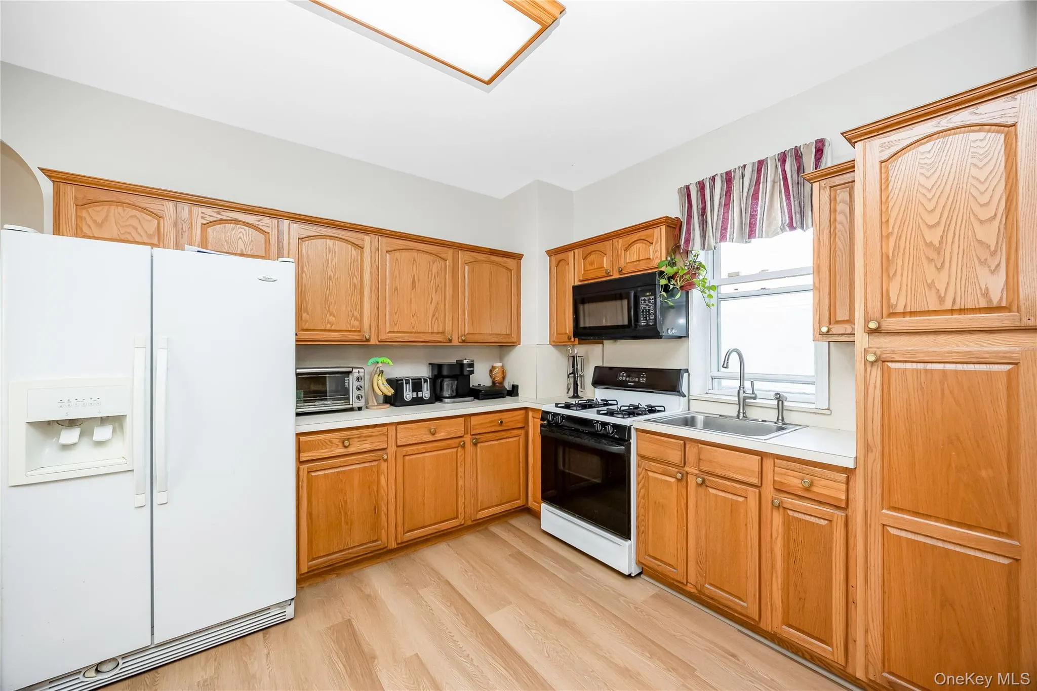 88-35 75th Avenue, New York, NY, 3 Bedrooms Bedrooms, 9 Rooms Rooms,4 BathroomsBathrooms,Residential,For Rent,75th,0,1041064 88-35 75th Avenue, New York, NY, 3 Bedrooms Bedrooms, 9 Rooms Rooms,4 BathroomsBathrooms,Residential,For Rent,75th,0,1041064