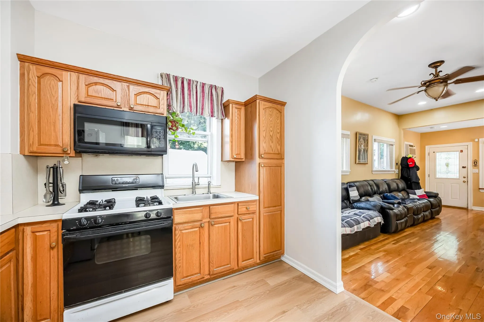 88-35 75th Avenue, New York, NY, 3 Bedrooms Bedrooms, 9 Rooms Rooms,4 BathroomsBathrooms,Residential,For Rent,75th,0,1041064 88-35 75th Avenue, New York, NY, 3 Bedrooms Bedrooms, 9 Rooms Rooms,4 BathroomsBathrooms,Residential,For Rent,75th,0,1041064