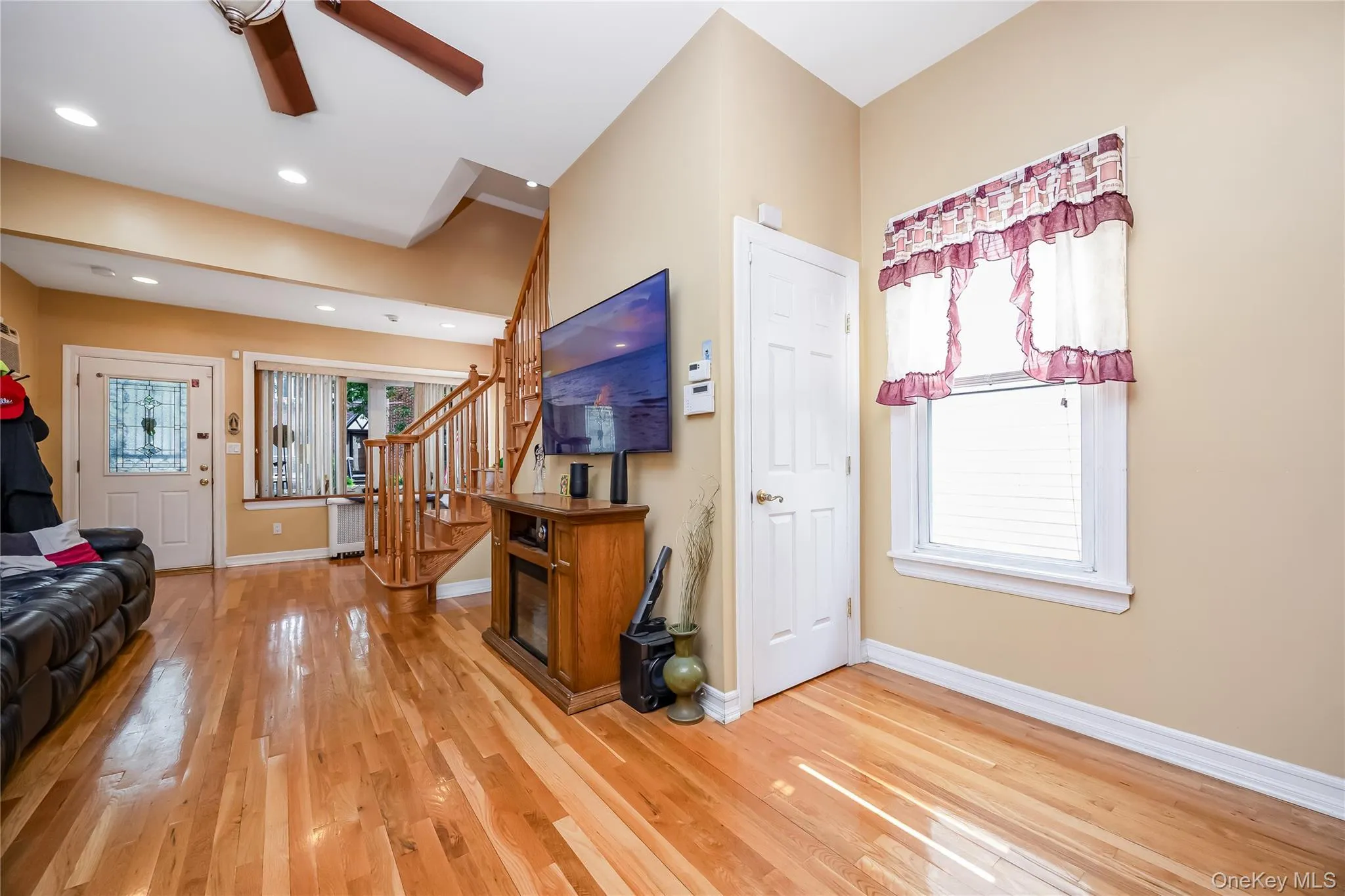 88-35 75th Avenue, New York, NY, 3 Bedrooms Bedrooms, 9 Rooms Rooms,4 BathroomsBathrooms,Residential,For Rent,75th,0,1041064 88-35 75th Avenue, New York, NY, 3 Bedrooms Bedrooms, 9 Rooms Rooms,4 BathroomsBathrooms,Residential,For Rent,75th,0,1041064