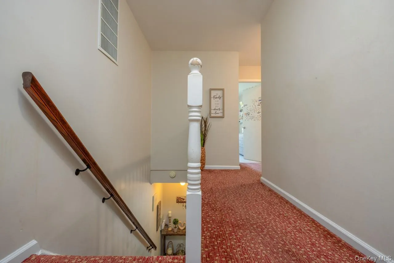 Two additional bedroom and main bathroom in the front. Two additional bedroom and main bathroom in the front.