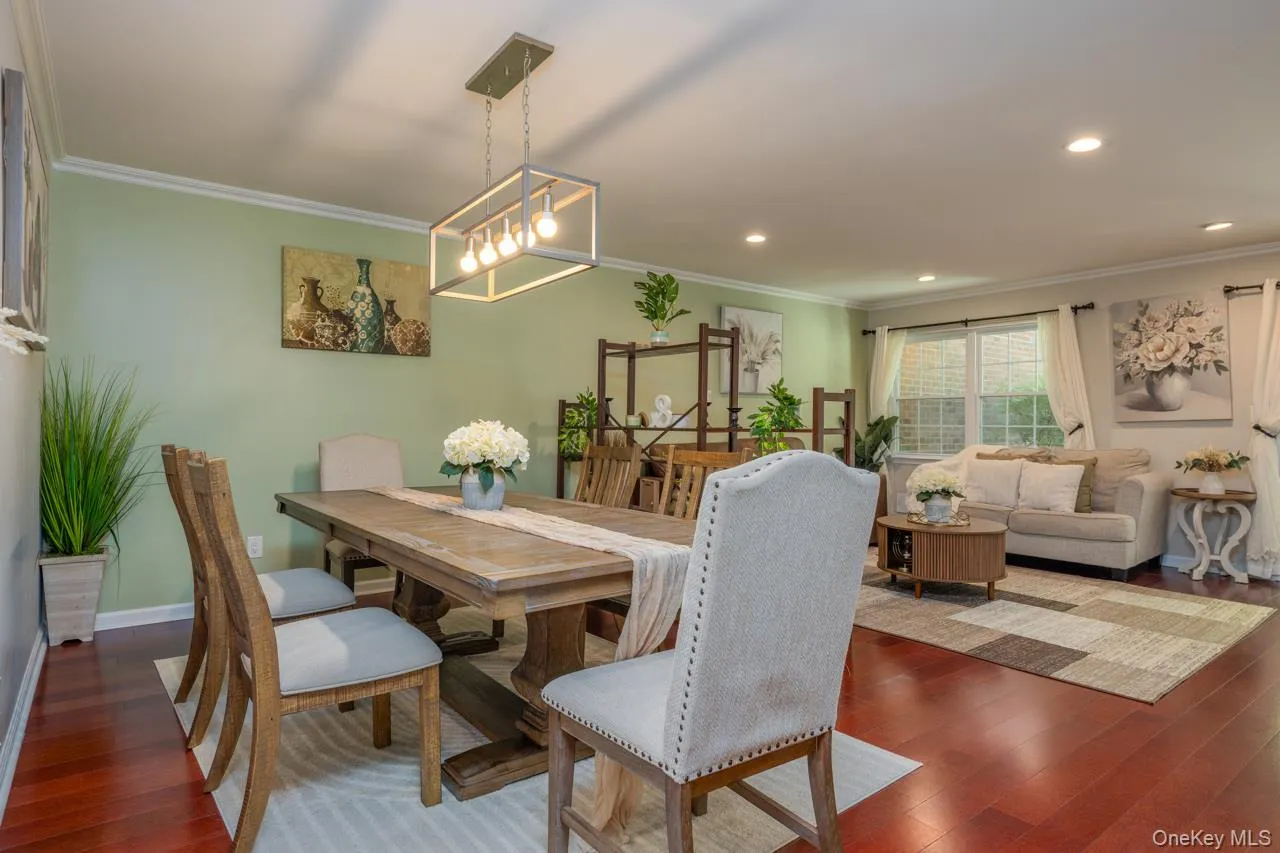 Beautiful adn luxurious flooring with recessed lighting and crown molding make for an extremely warm and inviting space. Beautiful adn luxurious flooring with recessed lighting and crown molding make for an extremely warm and inviting space.