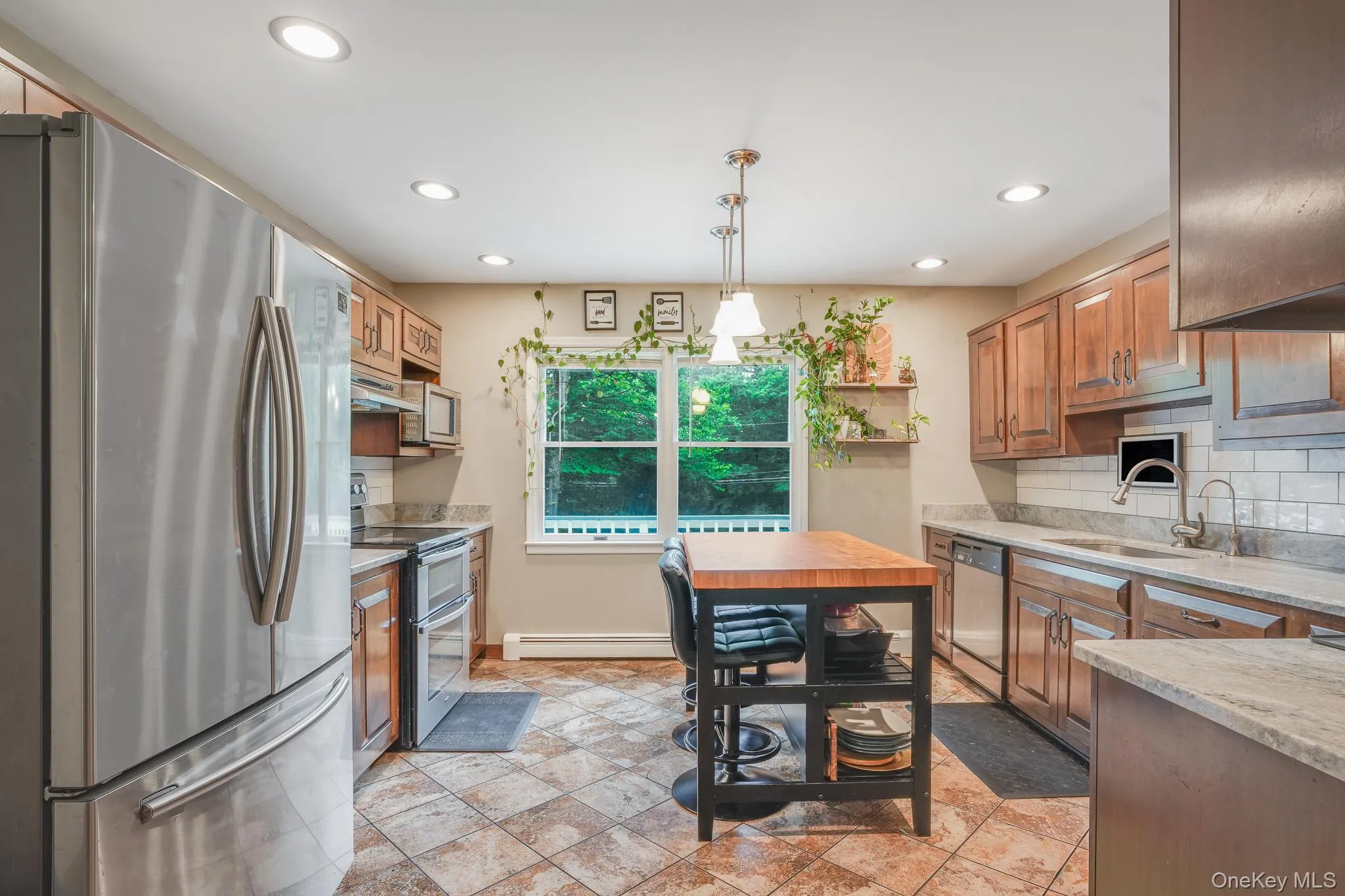 Large eat-in kitchen with stainless steel appliance and new back splash. Large eat-in kitchen with stainless steel appliance and new back splash.