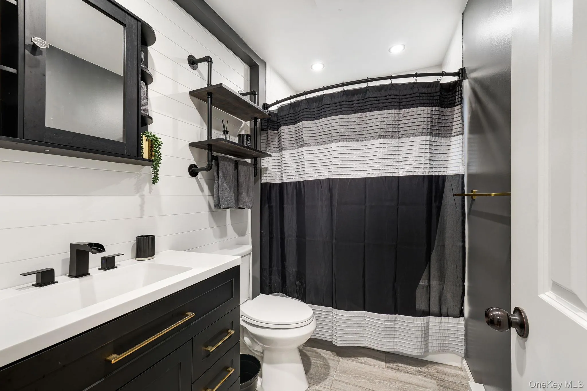 Hallway Full Bath Hallway Full Bath
