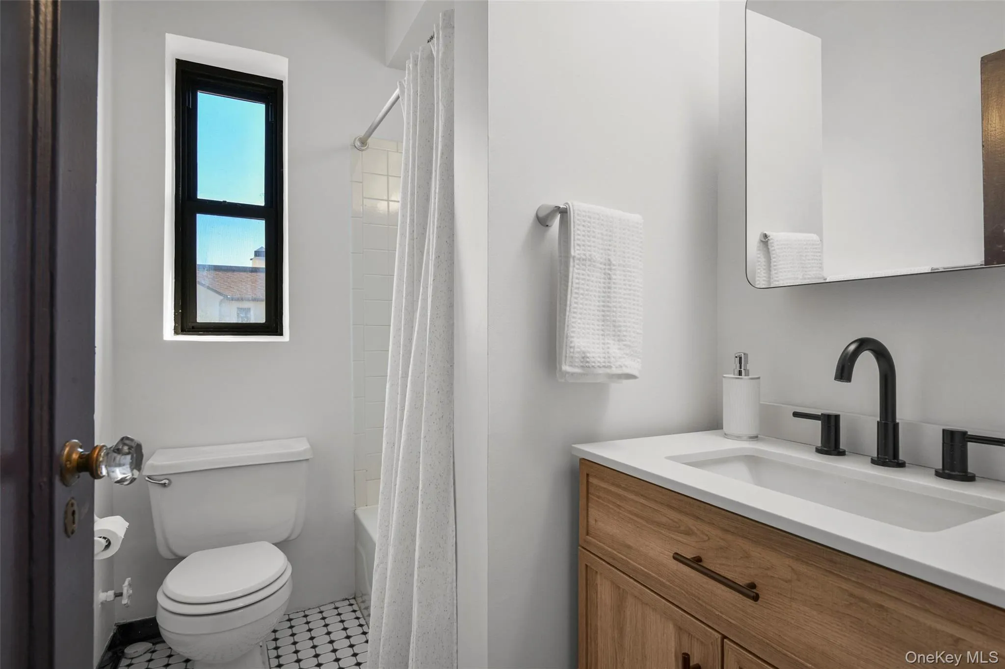 17 Chatsworth Avenue, Mamaroneck, NY, 1 Bedroom Bedrooms, 3 Rooms Rooms,1 BathroomBathrooms,Residential,For Rent,Chatsworth,0,1041092 17 Chatsworth Avenue, Mamaroneck, NY, 1 Bedroom Bedrooms, 3 Rooms Rooms,1 BathroomBathrooms,Residential,For Rent,Chatsworth,0,1041092