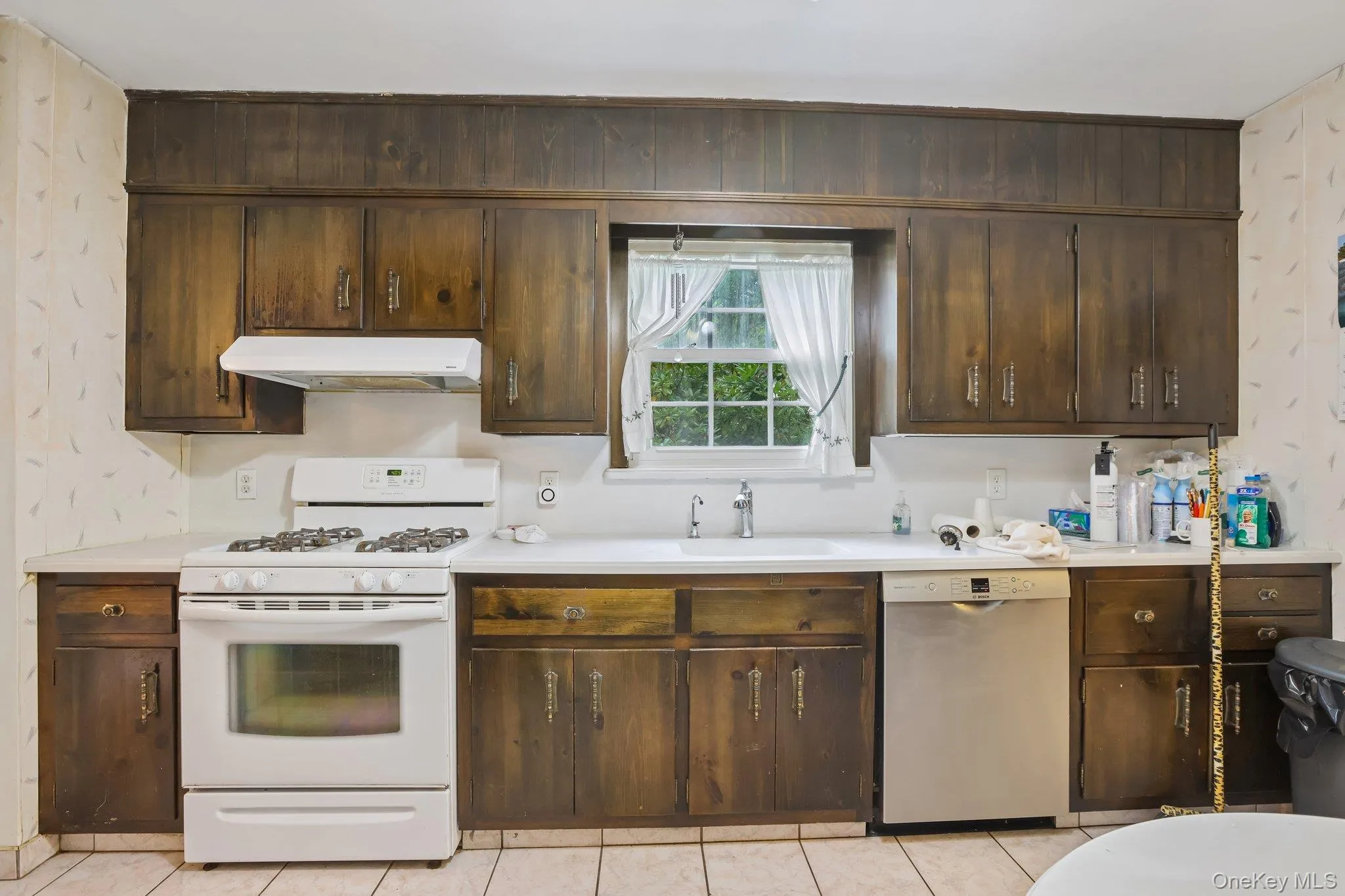 1 Marion Court, Clarkstown, NY, 4 Bedrooms Bedrooms, 8 Rooms Rooms,2 BathroomsBathrooms,Residential,For Rent,Marion,0,1041094 1 Marion Court, Clarkstown, NY, 4 Bedrooms Bedrooms, 8 Rooms Rooms,2 BathroomsBathrooms,Residential,For Rent,Marion,0,1041094