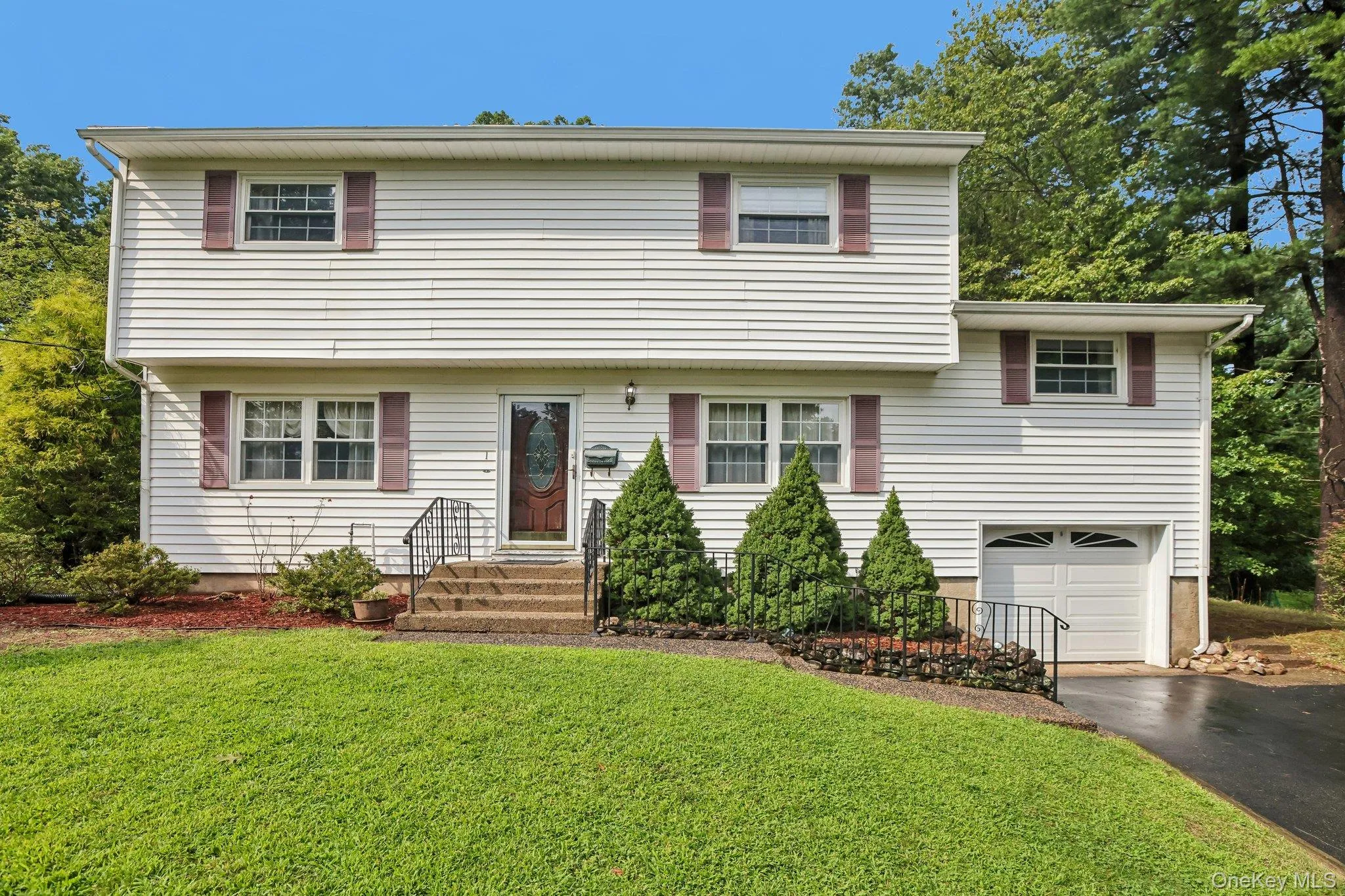 1 Marion Court, Clarkstown, NY, 4 Bedrooms Bedrooms, 8 Rooms Rooms,2 BathroomsBathrooms,Residential,For Rent,Marion,0,1041094 1 Marion Court, Clarkstown, NY, 4 Bedrooms Bedrooms, 8 Rooms Rooms,2 BathroomsBathrooms,Residential,For Rent,Marion,0,1041094