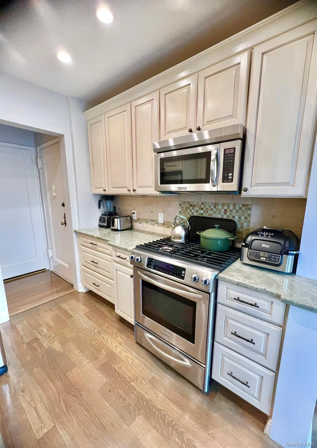 104 Village Avenue, Hempstead, NY, 1 Bedroom Bedrooms, 3 Rooms Rooms,1 BathroomBathrooms,Residential,For Rent,Village,0,1041107 104 Village Avenue, Hempstead, NY, 1 Bedroom Bedrooms, 3 Rooms Rooms,1 BathroomBathrooms,Residential,For Rent,Village,0,1041107