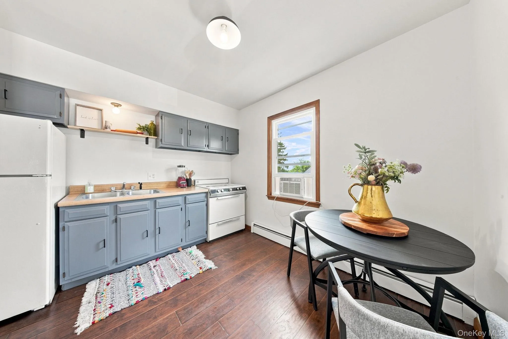 256 Cottage Street, Middletown, NY, 3 Bedrooms Bedrooms, 7 Rooms Rooms,1 BathroomBathrooms,Residential,For Rent,Cottage,0,1041109 256 Cottage Street, Middletown, NY, 3 Bedrooms Bedrooms, 7 Rooms Rooms,1 BathroomBathrooms,Residential,For Rent,Cottage,0,1041109