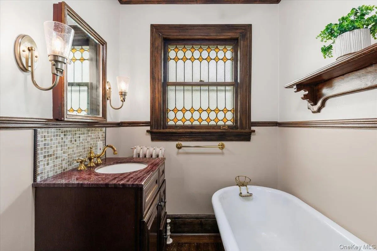 Second Floor Full Bath Second Floor Full Bath