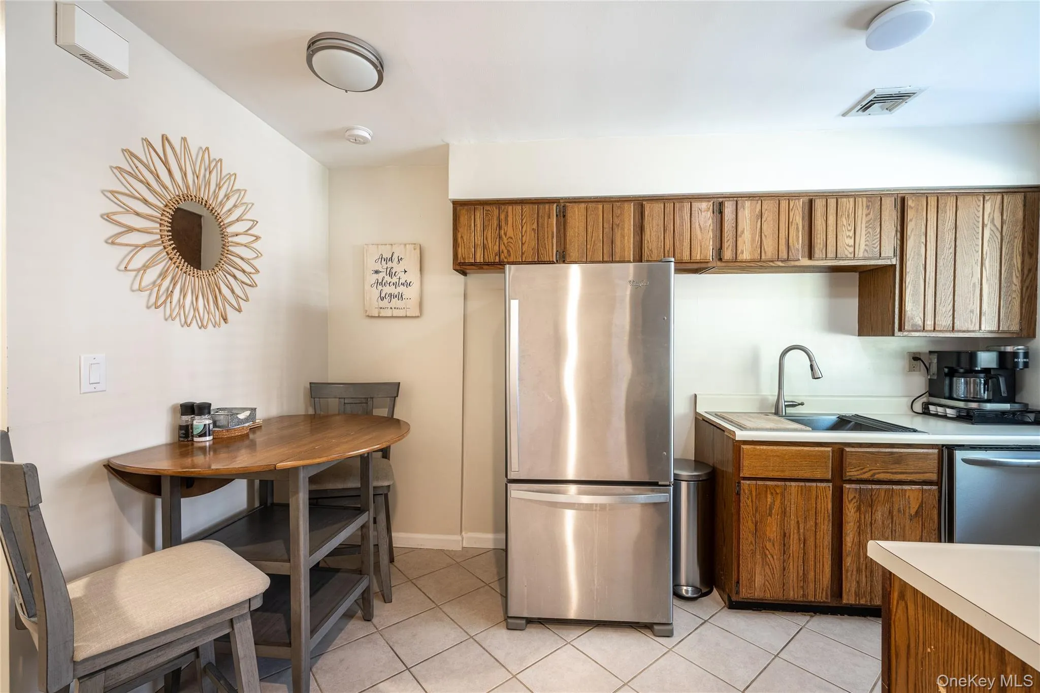 Eat-in-Kitchen Eat-in-Kitchen