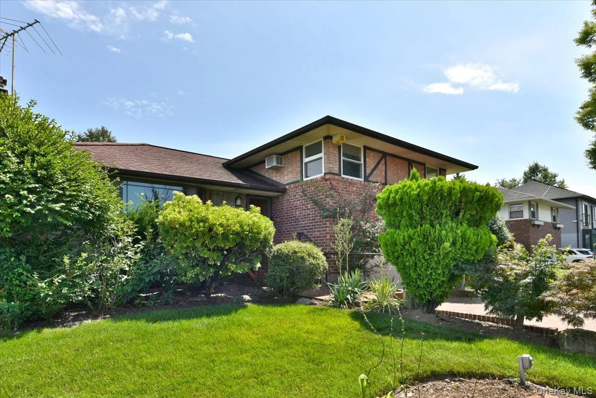 12 Leonard Road, Oyster Bay, NY, 3 Bedrooms Bedrooms, 6 Rooms Rooms,2 BathroomsBathrooms,Residential,For Rent,Leonard,0,1041125 12 Leonard Road, Oyster Bay, NY, 3 Bedrooms Bedrooms, 6 Rooms Rooms,2 BathroomsBathrooms,Residential,For Rent,Leonard,0,1041125