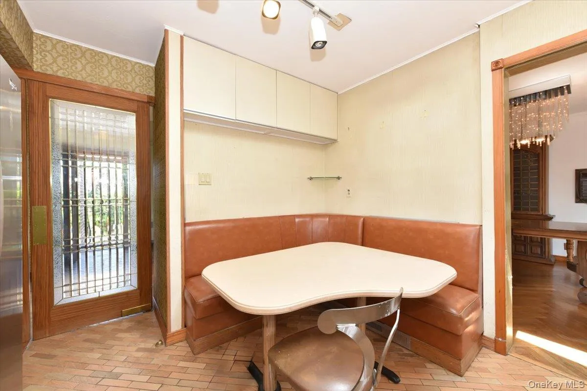 12 Leonard Road, Oyster Bay, NY, 3 Bedrooms Bedrooms, 6 Rooms Rooms,2 BathroomsBathrooms,Residential,For Rent,Leonard,0,1041125 12 Leonard Road, Oyster Bay, NY, 3 Bedrooms Bedrooms, 6 Rooms Rooms,2 BathroomsBathrooms,Residential,For Rent,Leonard,0,1041125