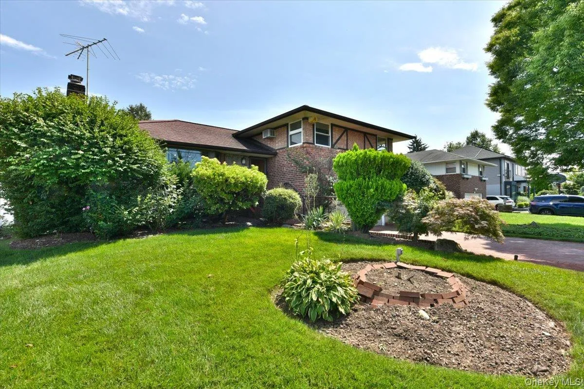 12 Leonard Road, Oyster Bay, NY, 3 Bedrooms Bedrooms, 6 Rooms Rooms,2 BathroomsBathrooms,Residential,For Rent,Leonard,0,1041125 12 Leonard Road, Oyster Bay, NY, 3 Bedrooms Bedrooms, 6 Rooms Rooms,2 BathroomsBathrooms,Residential,For Rent,Leonard,0,1041125