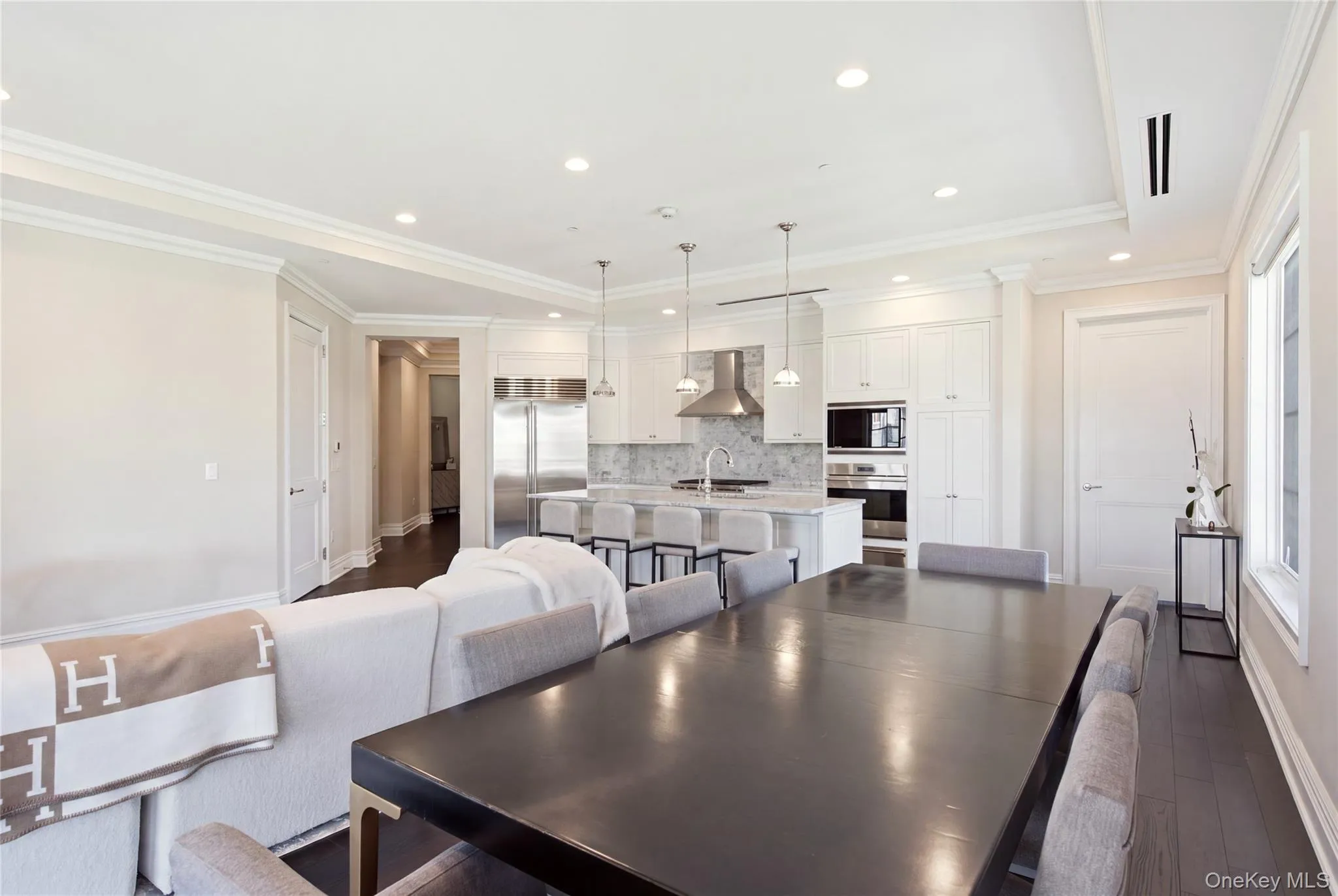 3000 Royal Court, North Hempstead, NY, 3 Bedrooms Bedrooms, 4 Rooms Rooms,2 BathroomsBathrooms,Residential,For Rent,Royal,0,1041130 3000 Royal Court, North Hempstead, NY, 3 Bedrooms Bedrooms, 4 Rooms Rooms,2 BathroomsBathrooms,Residential,For Rent,Royal,0,1041130