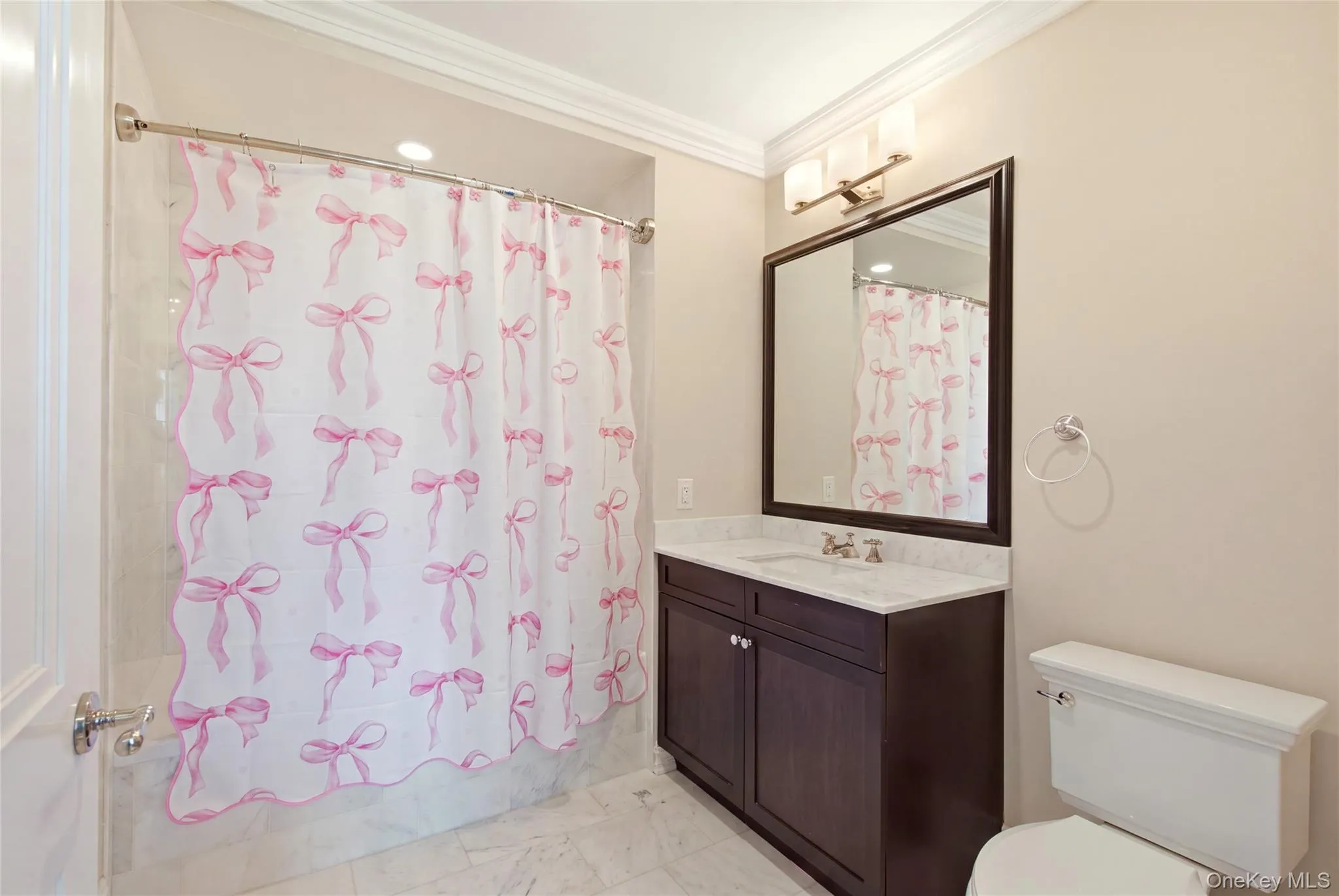3000 Royal Court, North Hempstead, NY, 3 Bedrooms Bedrooms, 4 Rooms Rooms,2 BathroomsBathrooms,Residential,For Rent,Royal,0,1041130 3000 Royal Court, North Hempstead, NY, 3 Bedrooms Bedrooms, 4 Rooms Rooms,2 BathroomsBathrooms,Residential,For Rent,Royal,0,1041130