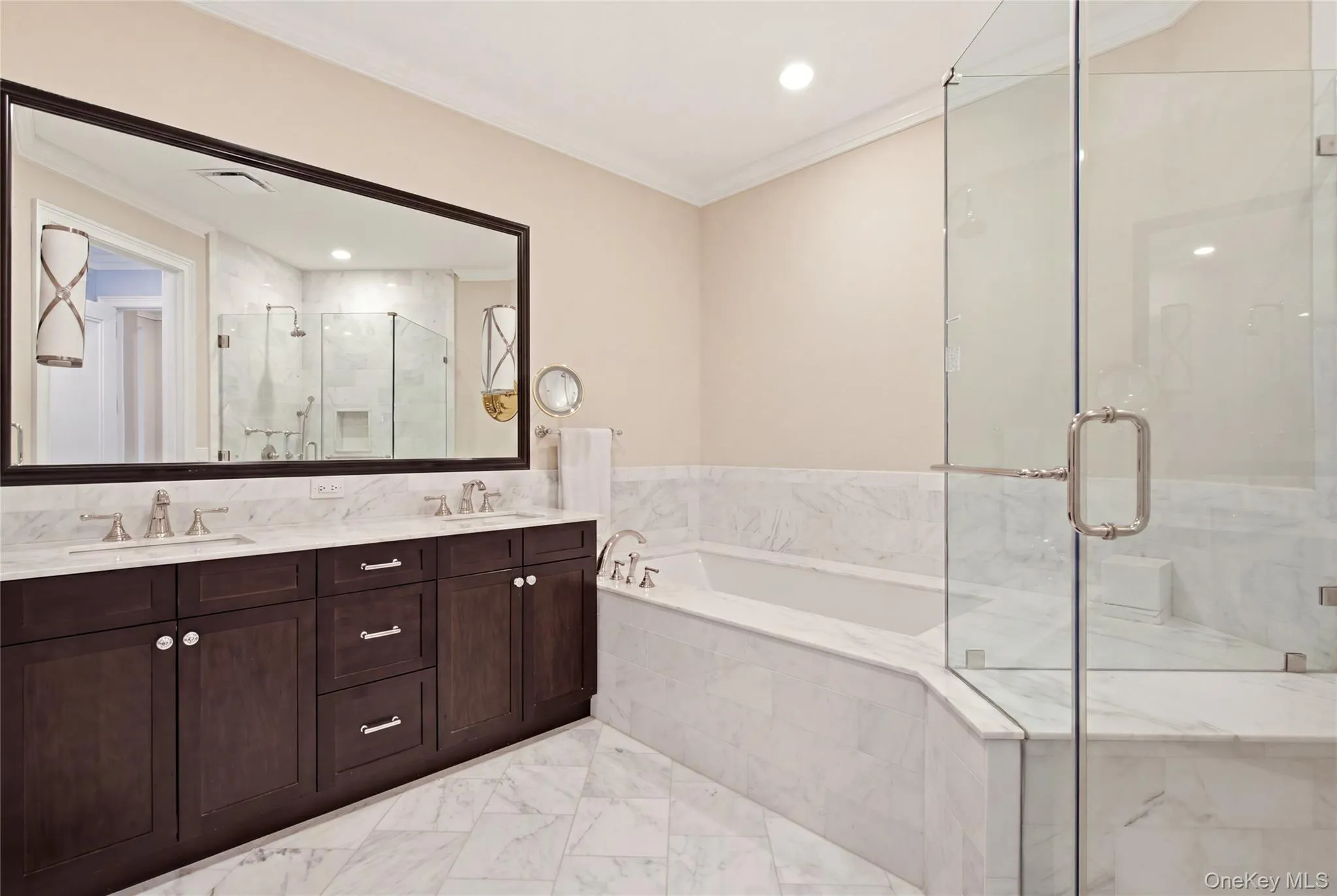 3000 Royal Court, North Hempstead, NY, 3 Bedrooms Bedrooms, 4 Rooms Rooms,2 BathroomsBathrooms,Residential,For Rent,Royal,0,1041130 3000 Royal Court, North Hempstead, NY, 3 Bedrooms Bedrooms, 4 Rooms Rooms,2 BathroomsBathrooms,Residential,For Rent,Royal,0,1041130