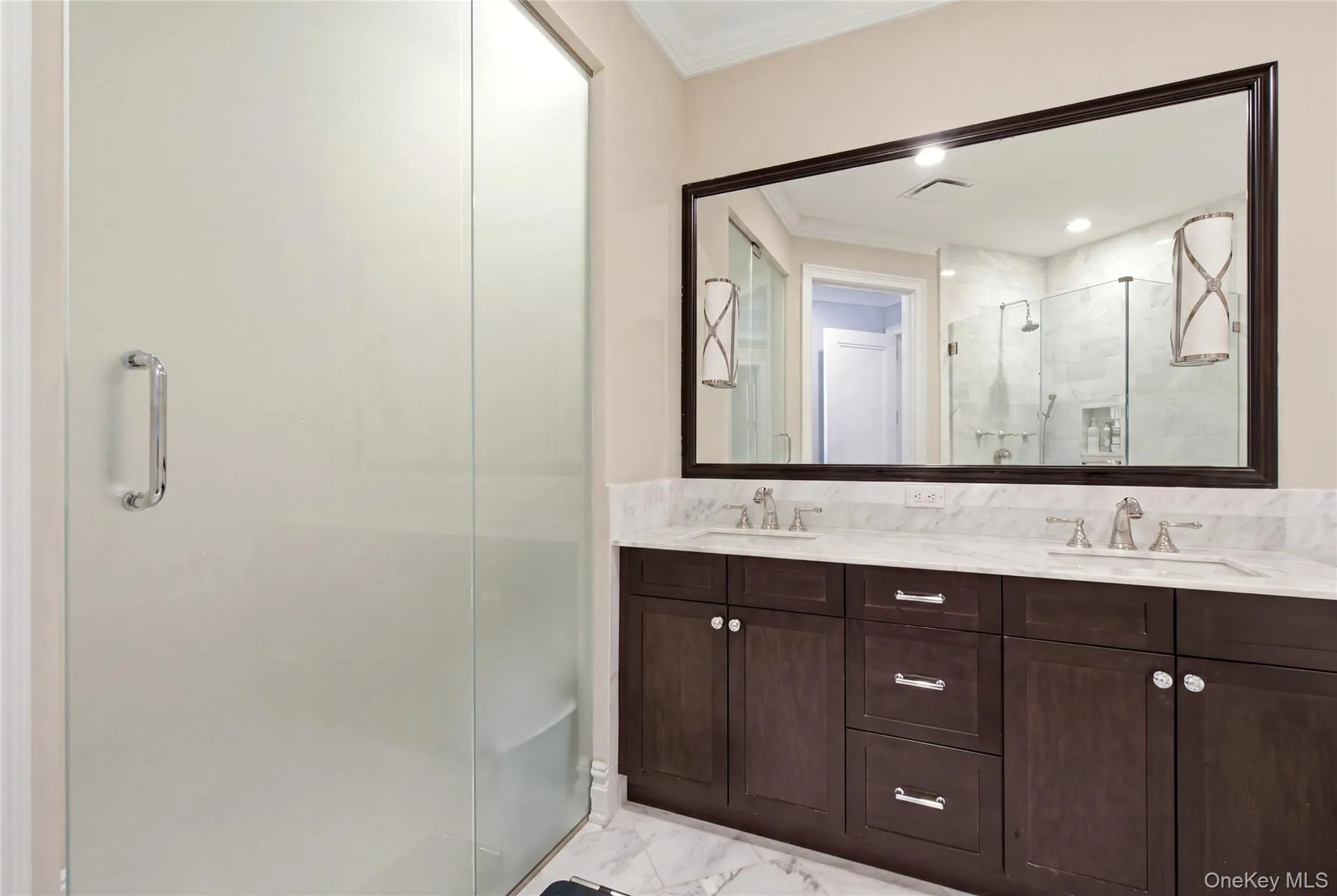3000 Royal Court, North Hempstead, NY, 3 Bedrooms Bedrooms, 4 Rooms Rooms,2 BathroomsBathrooms,Residential,For Rent,Royal,0,1041130 3000 Royal Court, North Hempstead, NY, 3 Bedrooms Bedrooms, 4 Rooms Rooms,2 BathroomsBathrooms,Residential,For Rent,Royal,0,1041130
