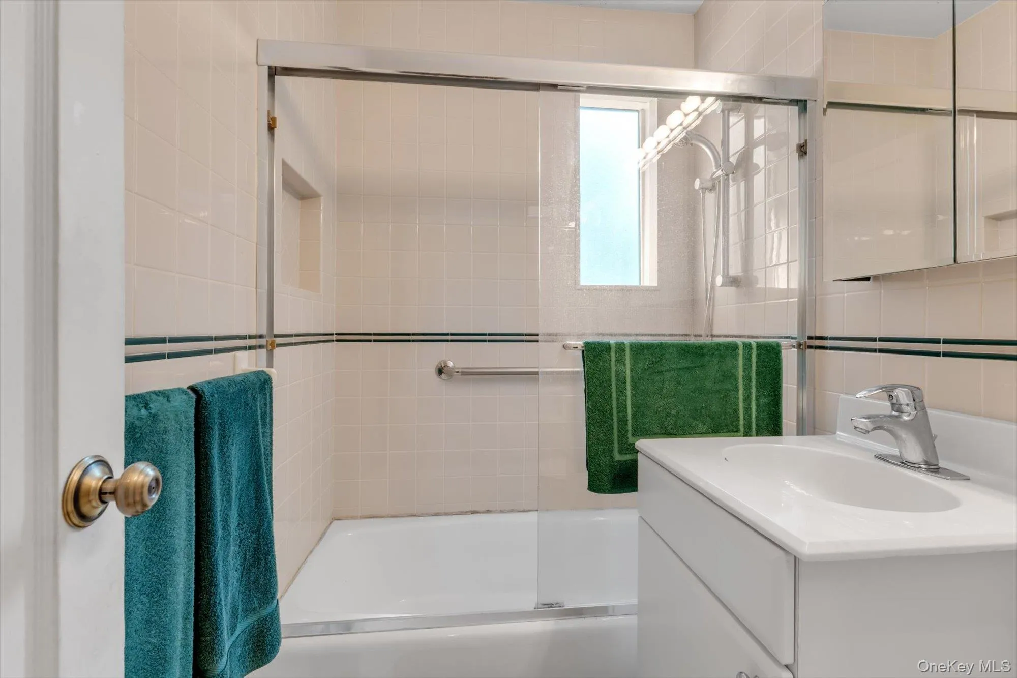 Full bathroom on second floor Full bathroom on second floor