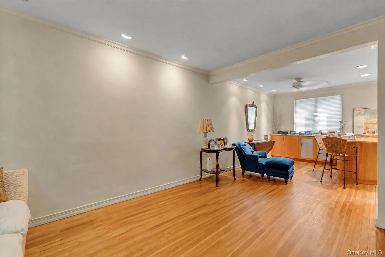Spacious Living Room (Virtually Staged) Spacious Living Room (Virtually Staged)