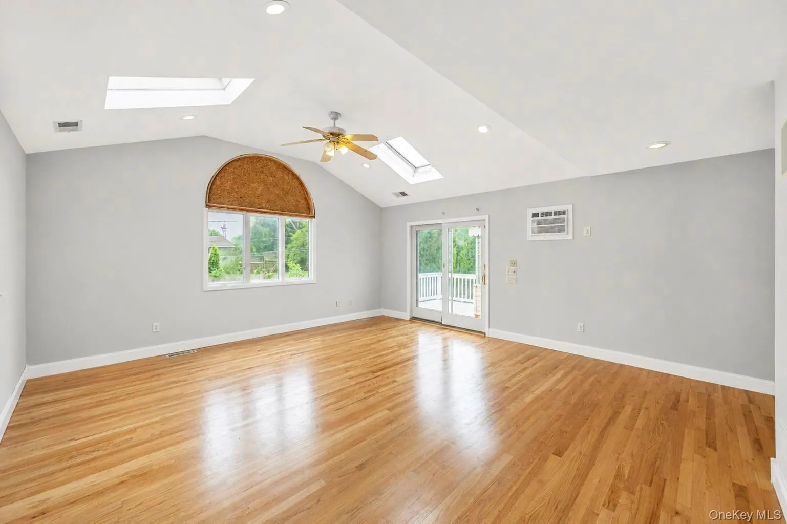 18 Dexter Lane, Smithtown, NY, 4 Bedrooms Bedrooms, 6 Rooms Rooms,2 BathroomsBathrooms,Residential,For Rent,Dexter,0,1041146 18 Dexter Lane, Smithtown, NY, 4 Bedrooms Bedrooms, 6 Rooms Rooms,2 BathroomsBathrooms,Residential,For Rent,Dexter,0,1041146