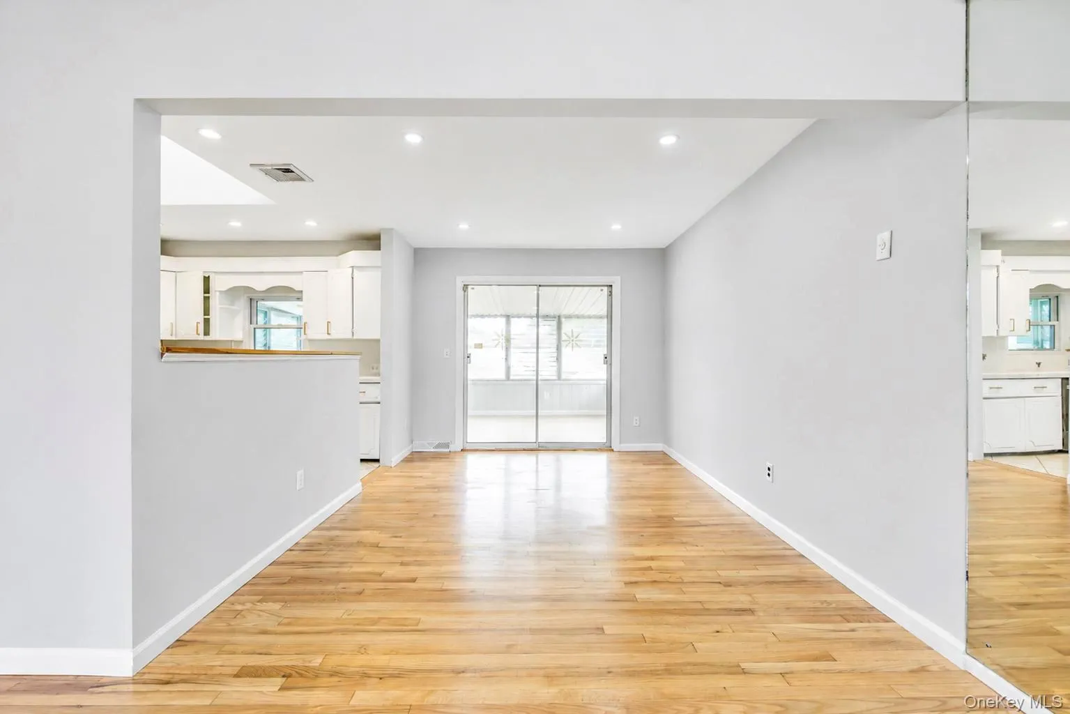 18 Dexter Lane, Smithtown, NY, 4 Bedrooms Bedrooms, 6 Rooms Rooms,2 BathroomsBathrooms,Residential,For Rent,Dexter,0,1041146 18 Dexter Lane, Smithtown, NY, 4 Bedrooms Bedrooms, 6 Rooms Rooms,2 BathroomsBathrooms,Residential,For Rent,Dexter,0,1041146