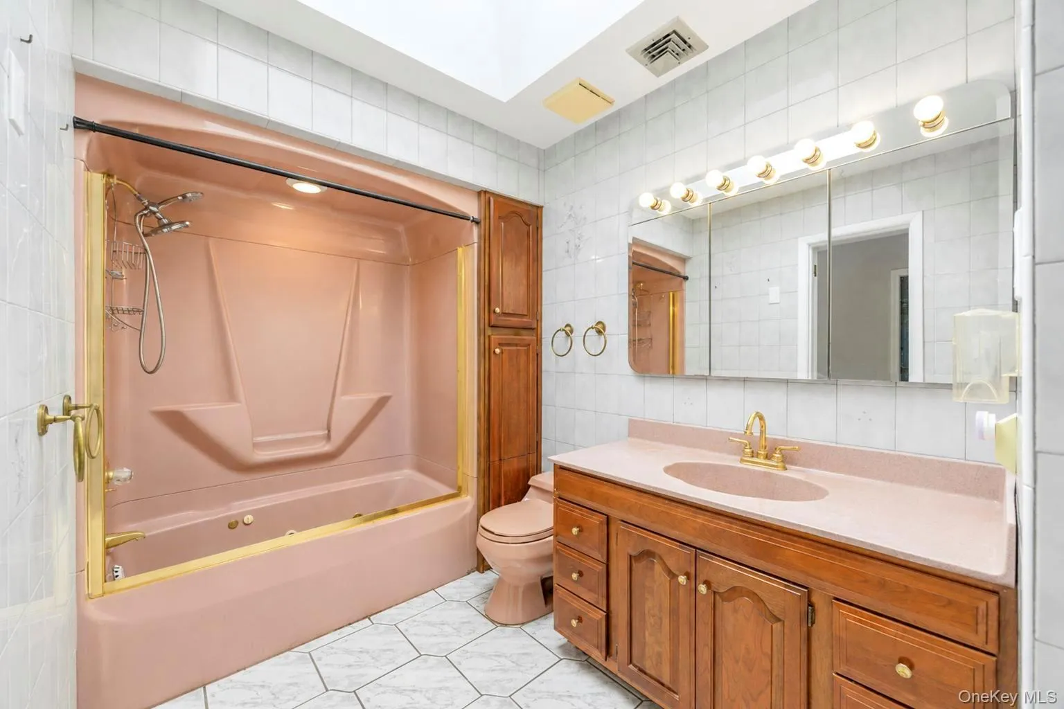18 Dexter Lane, Smithtown, NY, 4 Bedrooms Bedrooms, 6 Rooms Rooms,2 BathroomsBathrooms,Residential,For Rent,Dexter,0,1041146 18 Dexter Lane, Smithtown, NY, 4 Bedrooms Bedrooms, 6 Rooms Rooms,2 BathroomsBathrooms,Residential,For Rent,Dexter,0,1041146