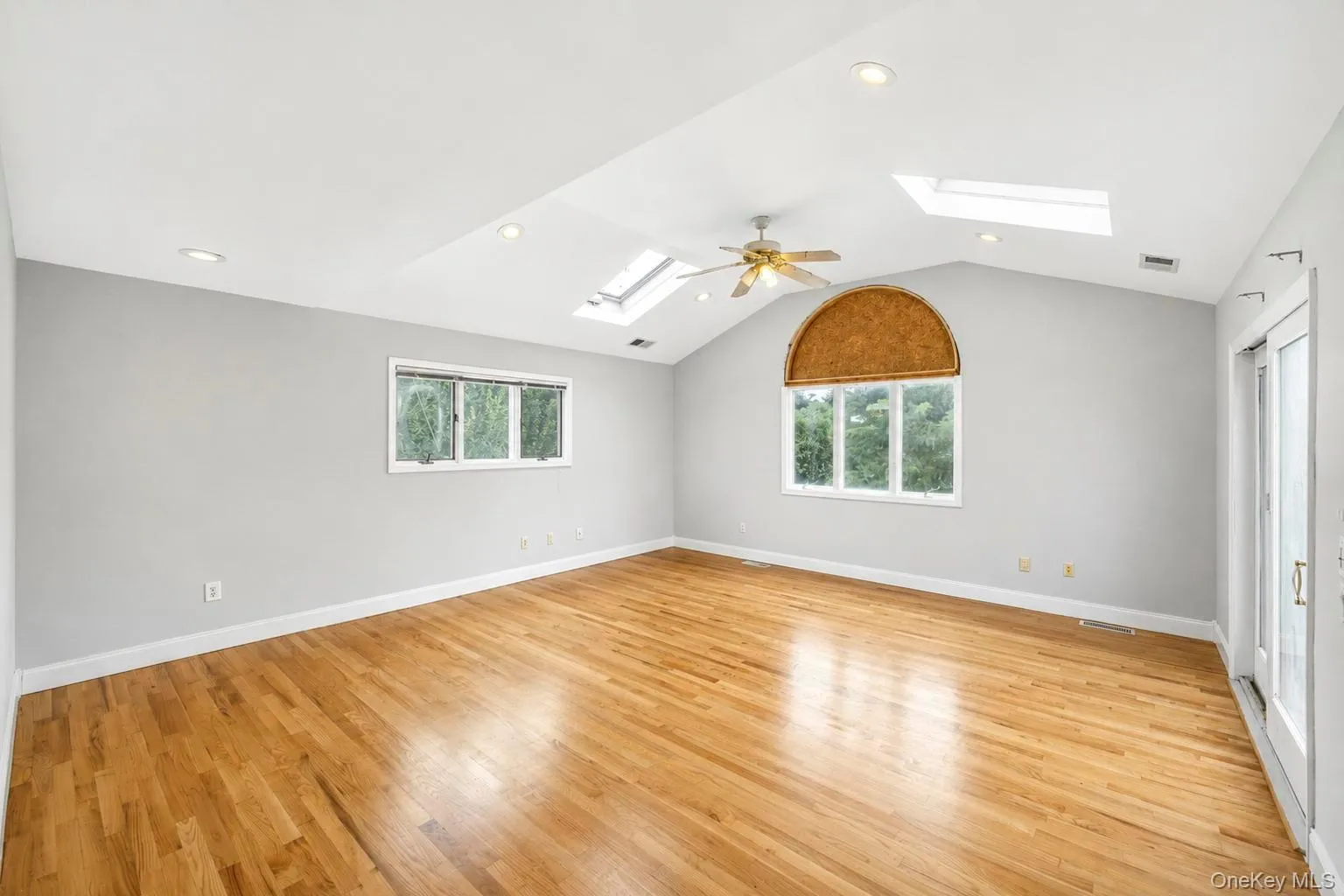 18 Dexter Lane, Smithtown, NY, 4 Bedrooms Bedrooms, 6 Rooms Rooms,2 BathroomsBathrooms,Residential,For Rent,Dexter,0,1041146 18 Dexter Lane, Smithtown, NY, 4 Bedrooms Bedrooms, 6 Rooms Rooms,2 BathroomsBathrooms,Residential,For Rent,Dexter,0,1041146
