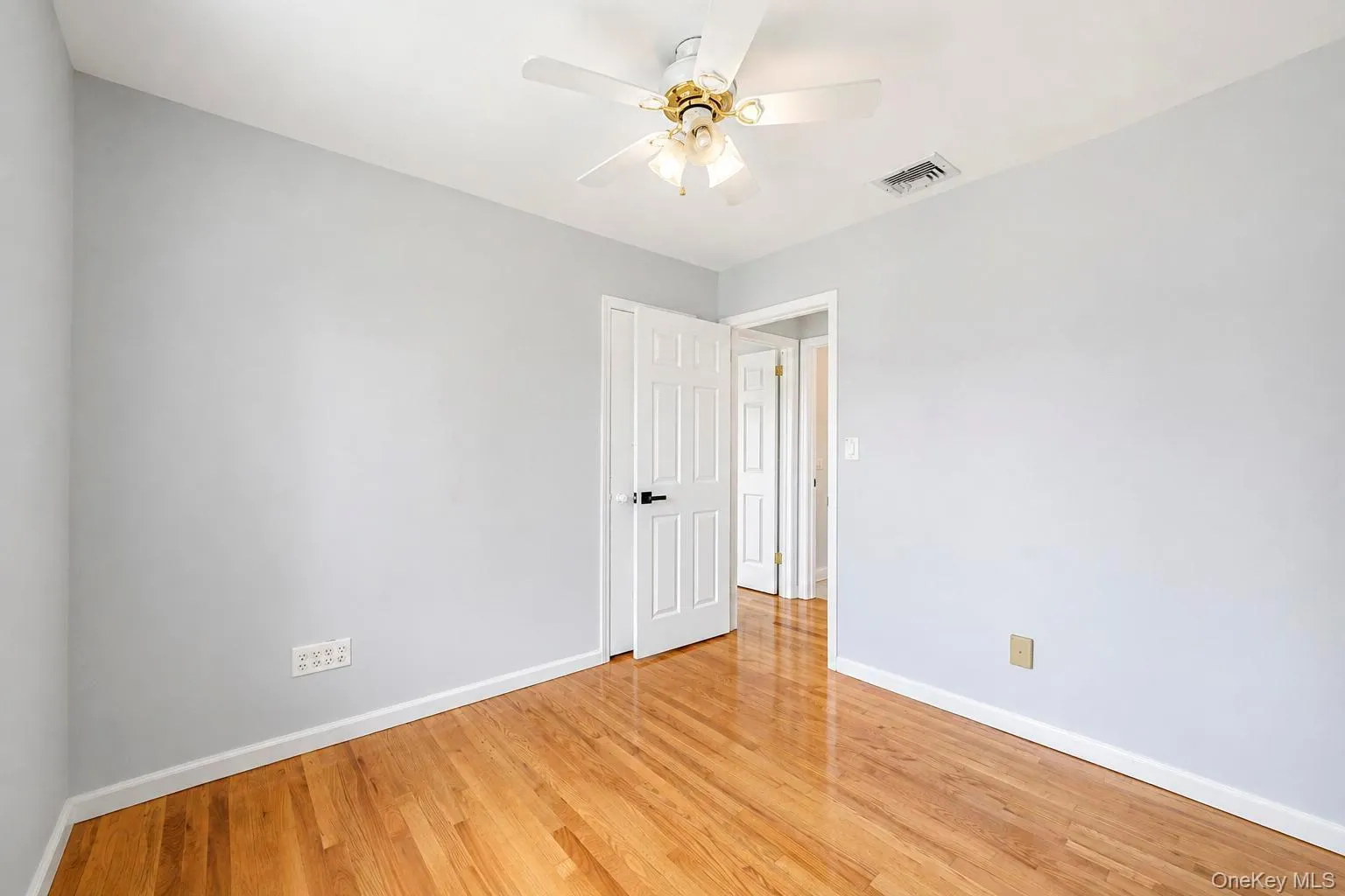 18 Dexter Lane, Smithtown, NY, 4 Bedrooms Bedrooms, 6 Rooms Rooms,2 BathroomsBathrooms,Residential,For Rent,Dexter,0,1041146 18 Dexter Lane, Smithtown, NY, 4 Bedrooms Bedrooms, 6 Rooms Rooms,2 BathroomsBathrooms,Residential,For Rent,Dexter,0,1041146
