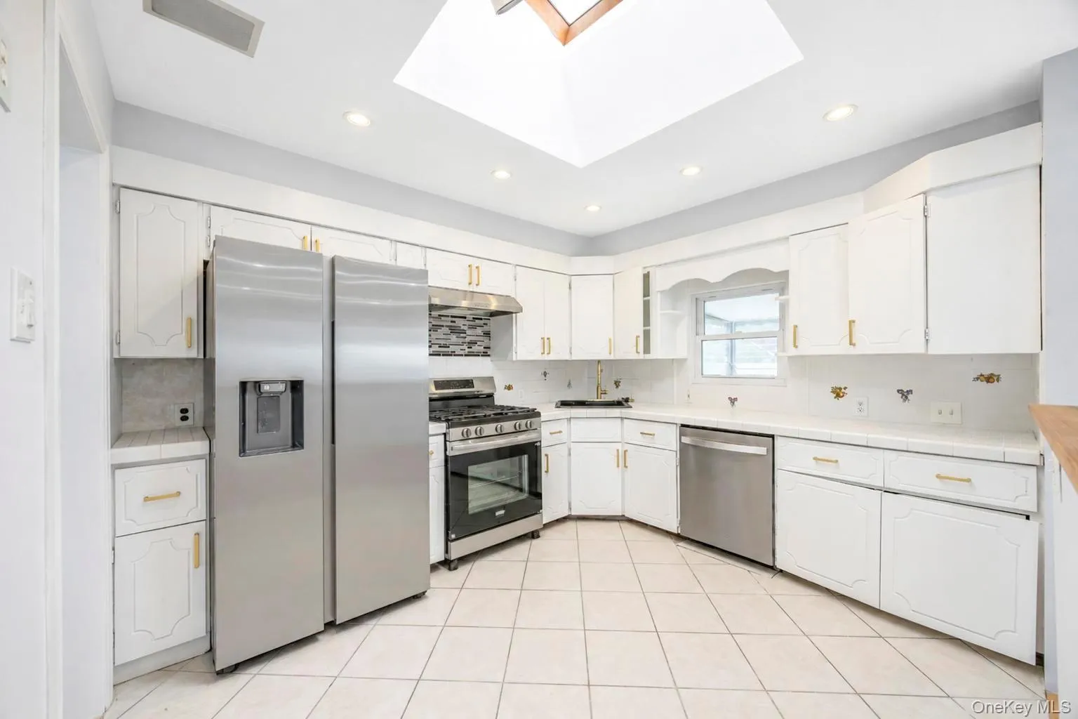 18 Dexter Lane, Smithtown, NY, 4 Bedrooms Bedrooms, 6 Rooms Rooms,2 BathroomsBathrooms,Residential,For Rent,Dexter,0,1041146 18 Dexter Lane, Smithtown, NY, 4 Bedrooms Bedrooms, 6 Rooms Rooms,2 BathroomsBathrooms,Residential,For Rent,Dexter,0,1041146