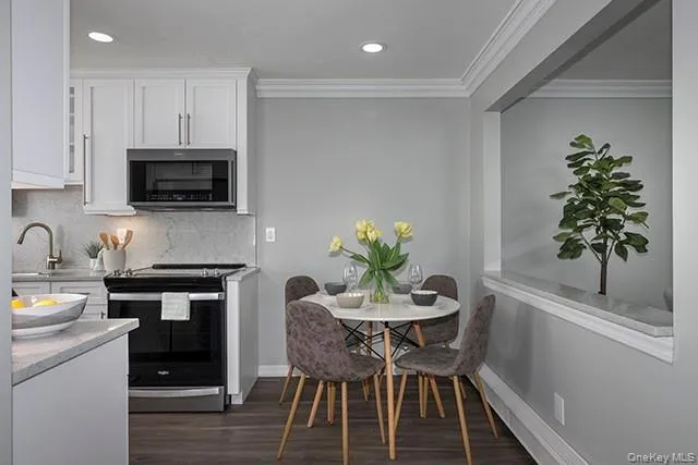 106 Cassa Loop, Brookhaven, NY, 2 Bedrooms Bedrooms, 6 Rooms Rooms,2 BathroomsBathrooms,Residential Lease,For Rent,Cassa,0,1041160 106 Cassa Loop, Brookhaven, NY, 2 Bedrooms Bedrooms, 6 Rooms Rooms,2 BathroomsBathrooms,Residential Lease,For Rent,Cassa,0,1041160