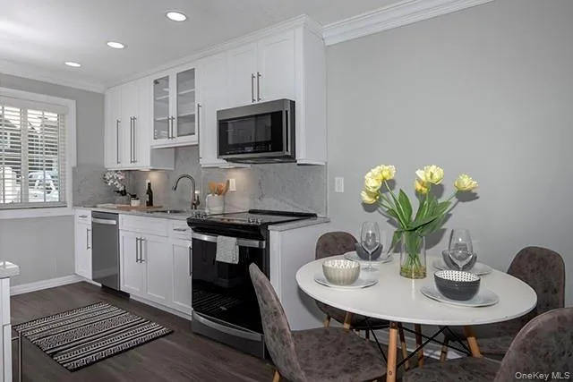 106 Cassa Loop, Brookhaven, NY, 2 Bedrooms Bedrooms, 6 Rooms Rooms,2 BathroomsBathrooms,Residential Lease,For Rent,Cassa,0,1041160 106 Cassa Loop, Brookhaven, NY, 2 Bedrooms Bedrooms, 6 Rooms Rooms,2 BathroomsBathrooms,Residential Lease,For Rent,Cassa,0,1041160