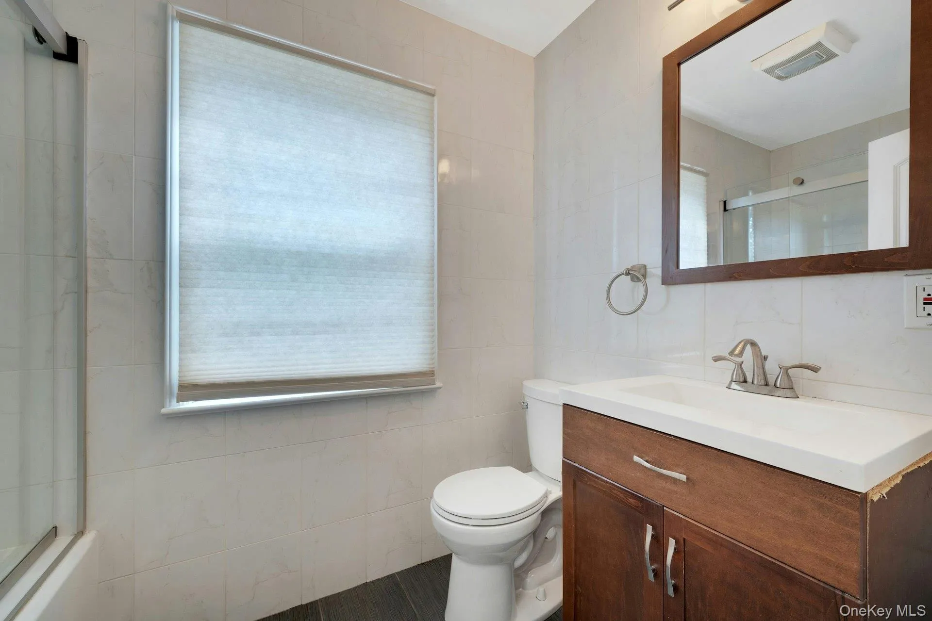 Full bathroom in guest suite Full bathroom in guest suite