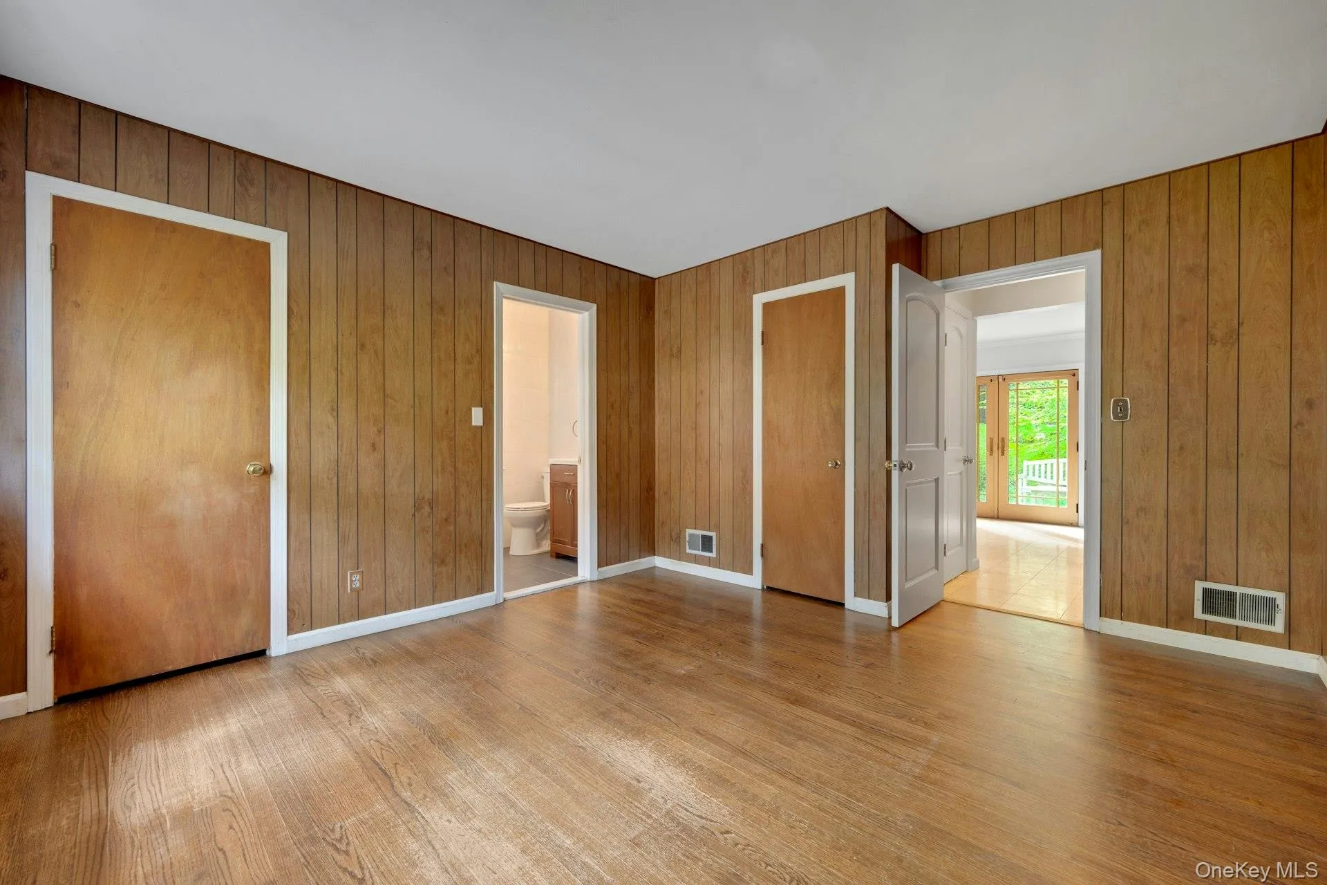with en-suite bathroom with en-suite bathroom