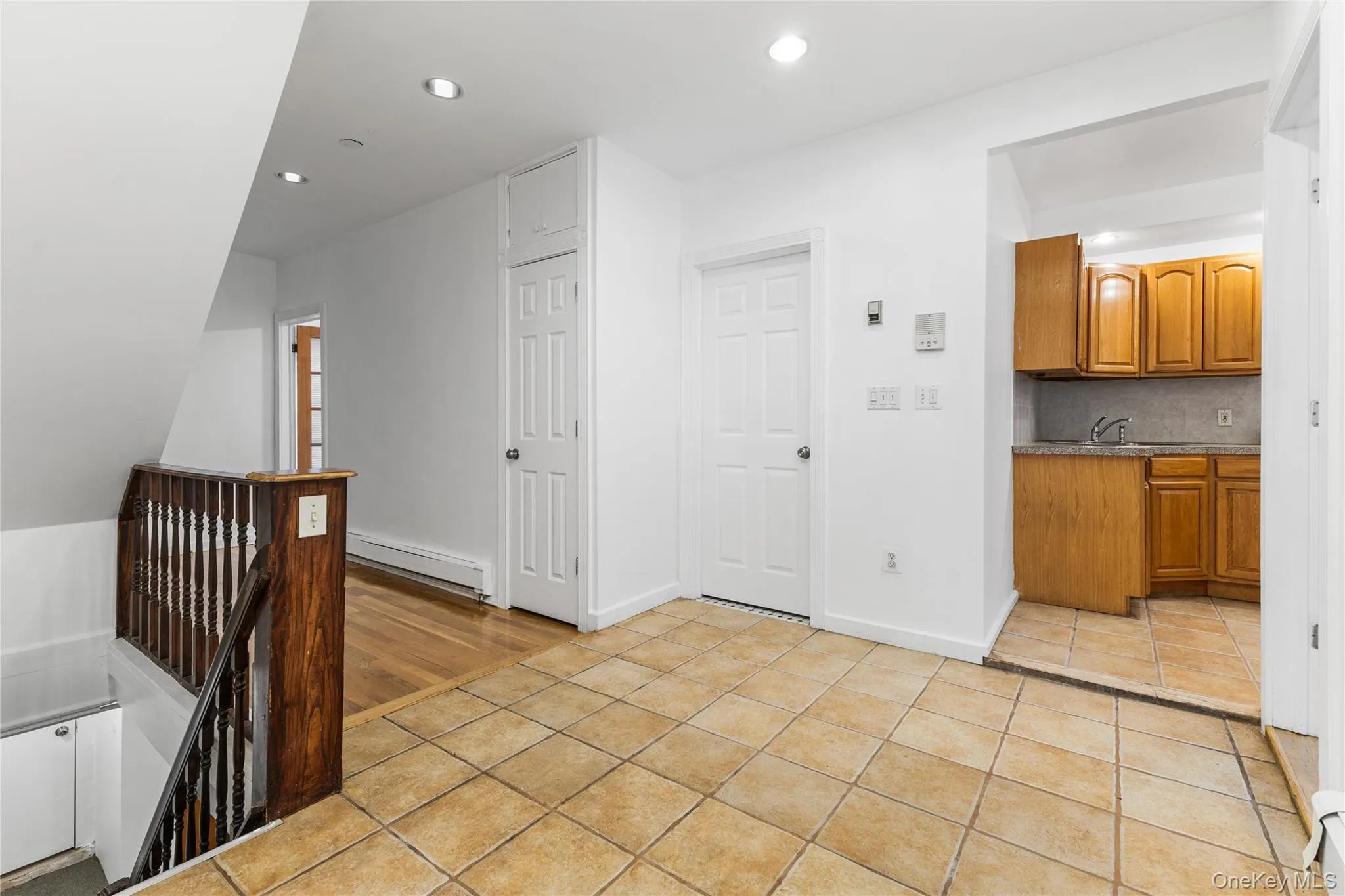 161-26 84th Rd, New York, NY, 2 Bedrooms Bedrooms, 5 Rooms Rooms,1 BathroomBathrooms,Residential Lease,For Rent,Rd,0,1041165 161-26 84th Rd, New York, NY, 2 Bedrooms Bedrooms, 5 Rooms Rooms,1 BathroomBathrooms,Residential Lease,For Rent,Rd,0,1041165