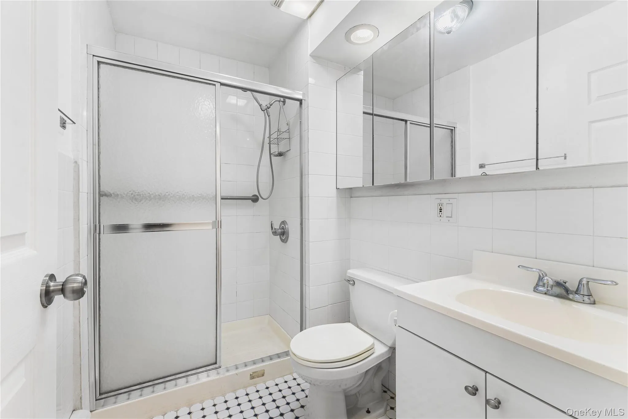 161-26 84th Rd, New York, NY, 2 Bedrooms Bedrooms, 5 Rooms Rooms,1 BathroomBathrooms,Residential Lease,For Rent,Rd,0,1041165 161-26 84th Rd, New York, NY, 2 Bedrooms Bedrooms, 5 Rooms Rooms,1 BathroomBathrooms,Residential Lease,For Rent,Rd,0,1041165