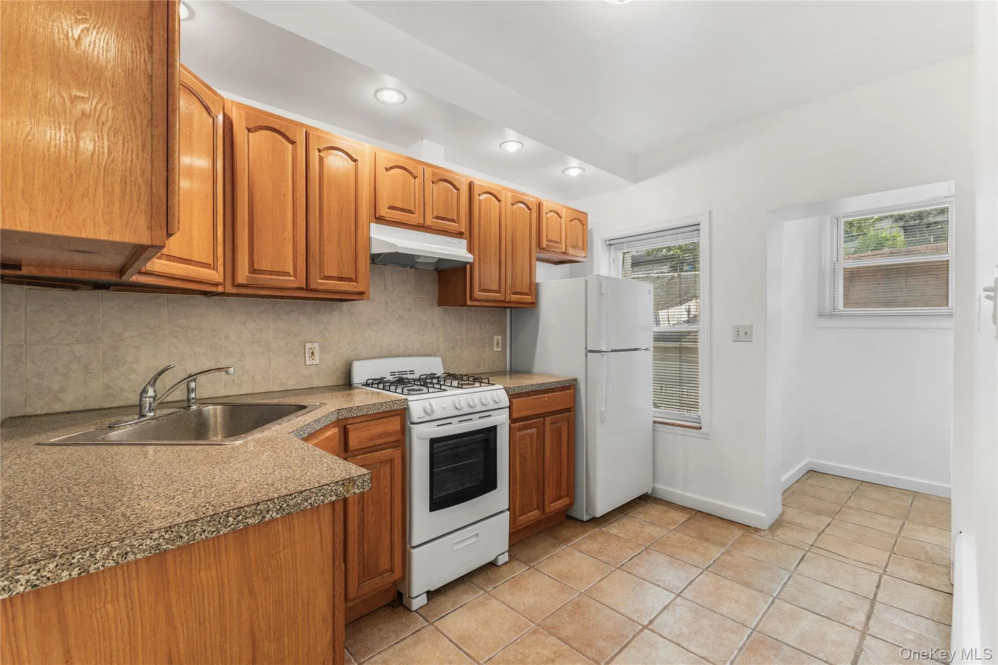 161-26 84th Rd, New York, NY, 2 Bedrooms Bedrooms, 5 Rooms Rooms,1 BathroomBathrooms,Residential Lease,For Rent,Rd,0,1041165 161-26 84th Rd, New York, NY, 2 Bedrooms Bedrooms, 5 Rooms Rooms,1 BathroomBathrooms,Residential Lease,For Rent,Rd,0,1041165