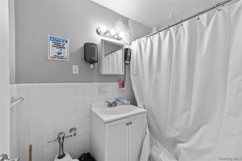 7150 Parsons Blvd, New York, NY, ,Commercial Lease,For Rent,Parsons Blvd,0,1041171 7150 Parsons Blvd, New York, NY, ,Commercial Lease,For Rent,Parsons Blvd,0,1041171