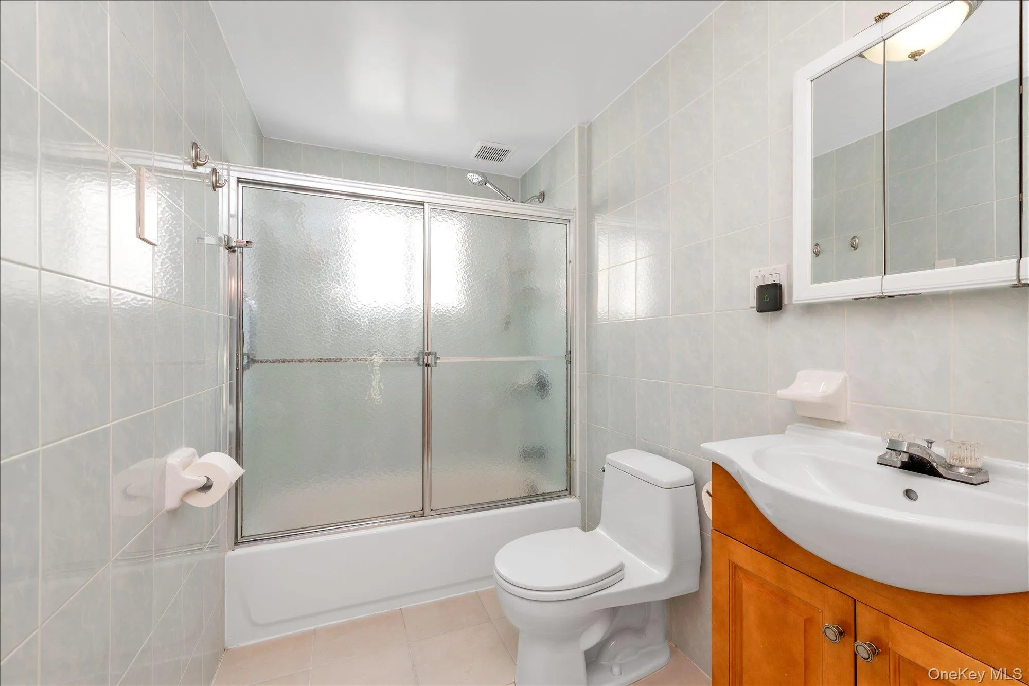 70-15 Manse Street, New York, NY, 4 Bedroom Bedrooms, 6 Room Rooms,2 BathroomBathrooms,Residential Lease,For Rent,Manse,0,1041173 70-15 Manse Street, New York, NY, 4 Bedroom Bedrooms, 6 Room Rooms,2 BathroomBathrooms,Residential Lease,For Rent,Manse,0,1041173