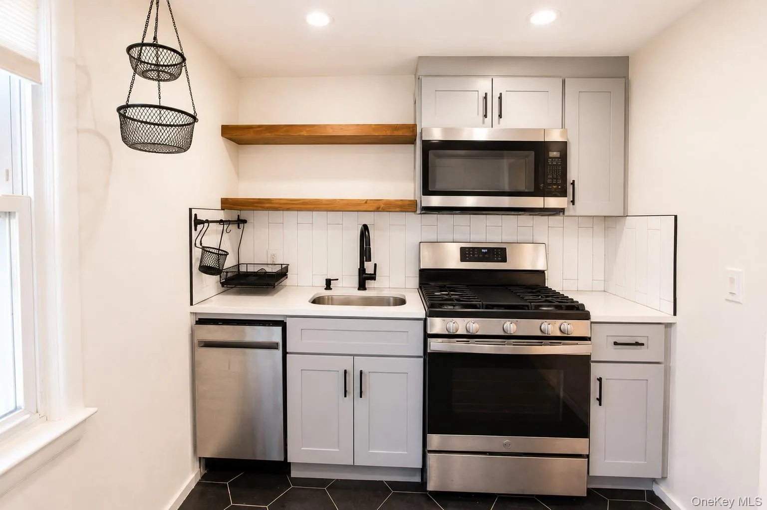 545 Park Avenue, Long Beach, NY, 1 Bedroom Bedrooms, 4 Rooms Rooms,1 BathroomBathrooms,Residential Lease,For Rent,Park,0,1041187 545 Park Avenue, Long Beach, NY, 1 Bedroom Bedrooms, 4 Rooms Rooms,1 BathroomBathrooms,Residential Lease,For Rent,Park,0,1041187