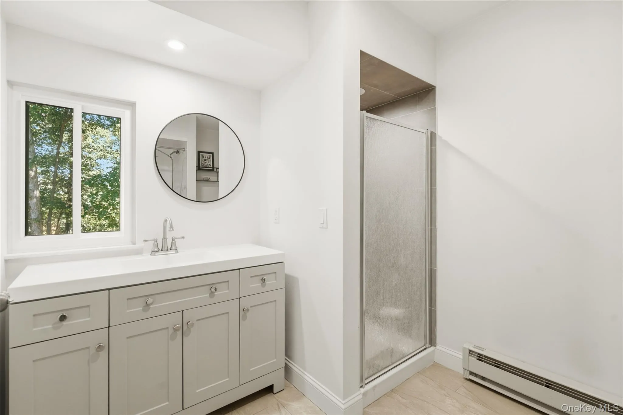 Large En-Suite Bath with both a Tub/Shower and a Separate Shower, Vanity Area Large En-Suite Bath with both a Tub/Shower and a Separate Shower, Vanity Area