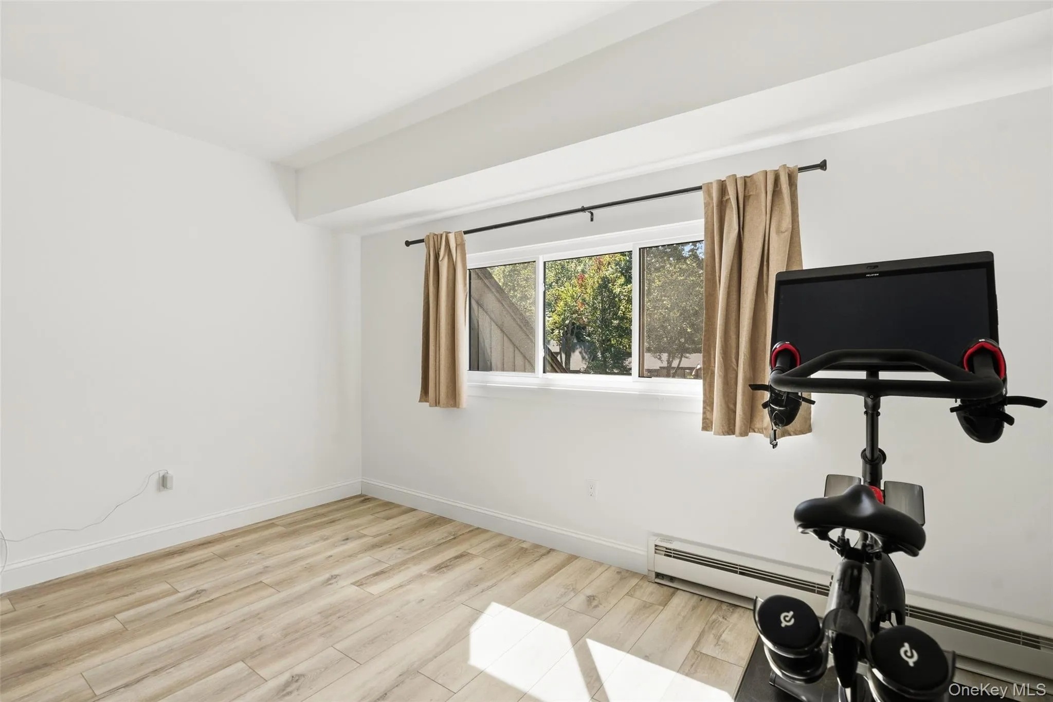 Den/Guest Room Den/Guest Room
