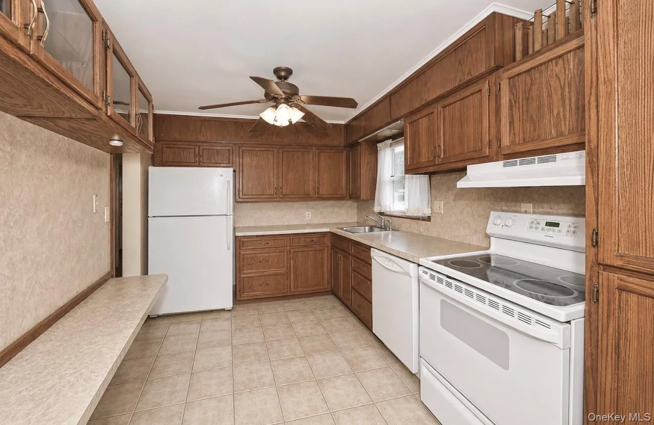 20 Sprucetree Lane, Huntington, NY, 3 Bedrooms Bedrooms, 5 Rooms Rooms,1 BathroomBathrooms,Residential,For Rent,Sprucetree,0,1041196 20 Sprucetree Lane, Huntington, NY, 3 Bedrooms Bedrooms, 5 Rooms Rooms,1 BathroomBathrooms,Residential,For Rent,Sprucetree,0,1041196